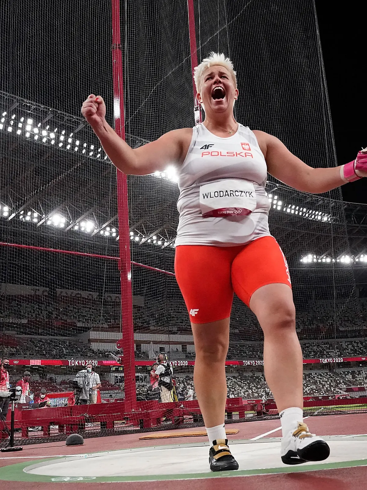 ARCHIV - 03.08.2021, Polen, Warschau: Die dreimalige Hammerwurf-Olympiasiegerin Anita Wlodarczyk nach ihrem Sieg in Tokio 2021. (zur dpa-Meldung: Hammerwurf-Olympiasiegerin Wlodarczyk stoppt Autodieb) Foto: Wang Lili/XinHua/dpa +++ dpa-Bildfunk +++