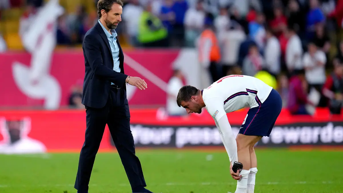 England v Hungary - UEFA Nations League - Group 3 - Molineux Stadium England s Gareth Southgate left and Mason Mount at the end of the UEFA Nations League match at the Molineux Stadium, Wolverhampton. Picture date: Tuesday June 14, 2022. Use subject to FA restrictions. Editorial use only. Commercial use only with prior written consent of the FA. No editing except cropping. PUBLICATIONxNOTxINxUKxIRL Copyright: xNickxPottsx 67434302