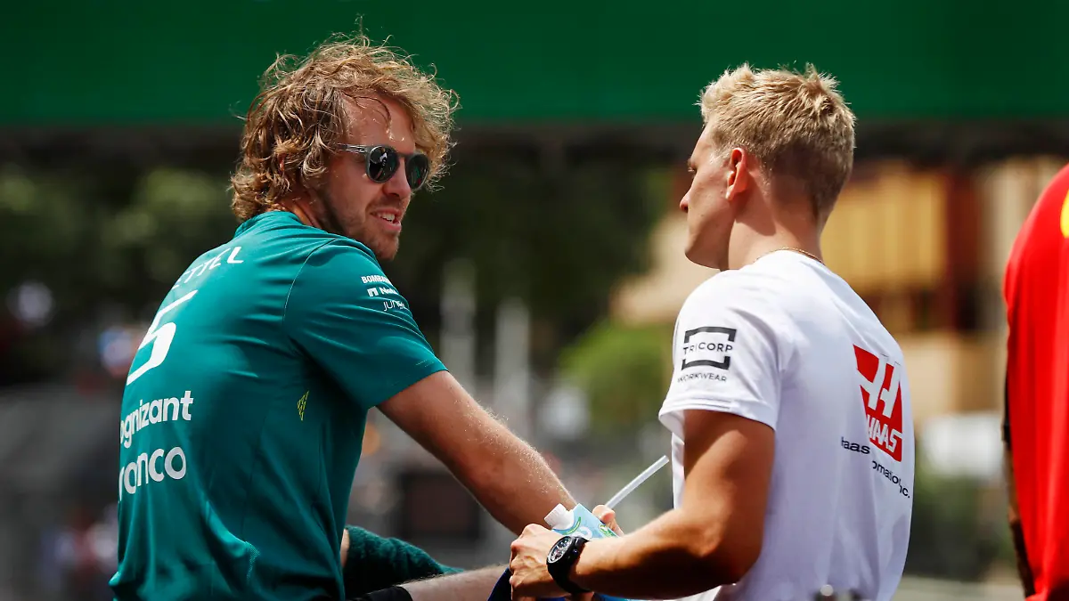 Formula 1 2022: Monaco GP CIRCUIT DE MONACO, MONACO - MAY 29: Sebastian Vettel, Aston Martin, speaks with Mick Schumacher, Haas on the drivers parade during the Monaco GP at Circuit de Monaco on Sunday May 29, 2022 in Monte Carlo, Monaco. Photo by Carl Bingham / LAT Images Images PUBLICATIONxINxGERxSUIxAUTxHUNxONLY GP2207_112106_31I4968