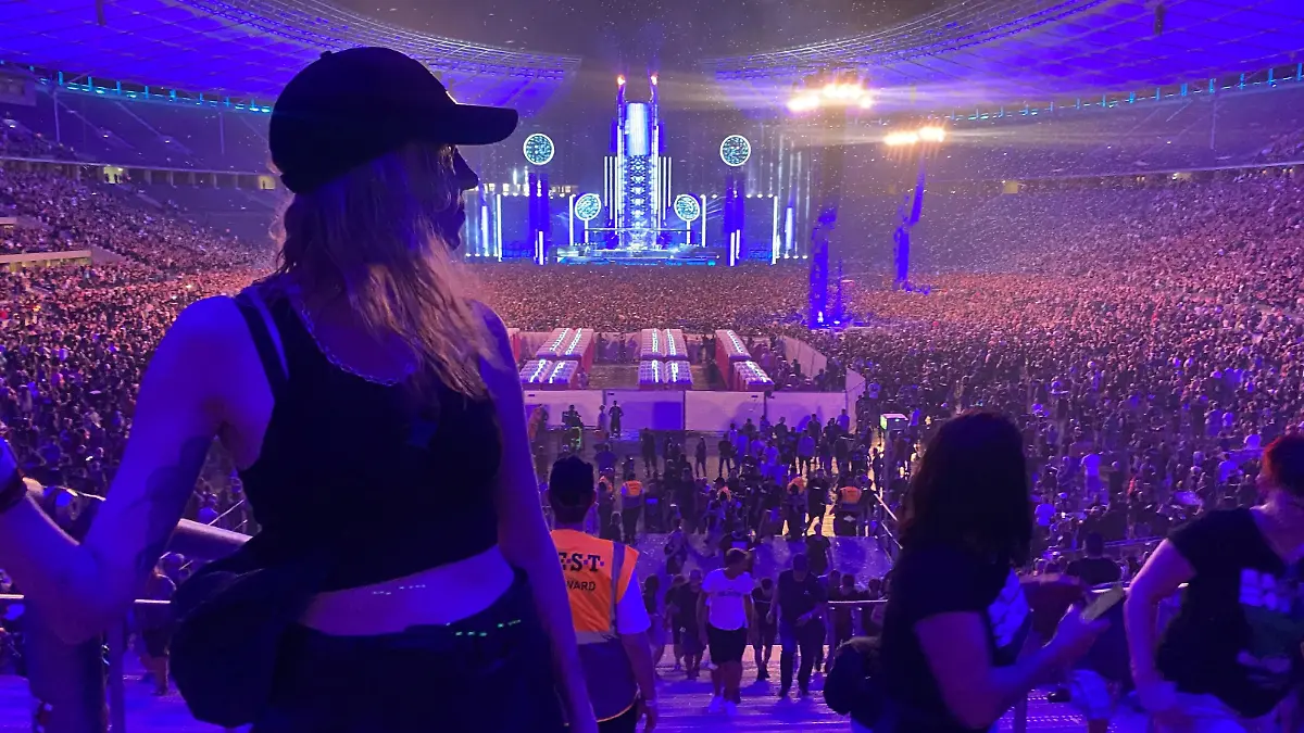 Frau auf Konzert von Rammstein