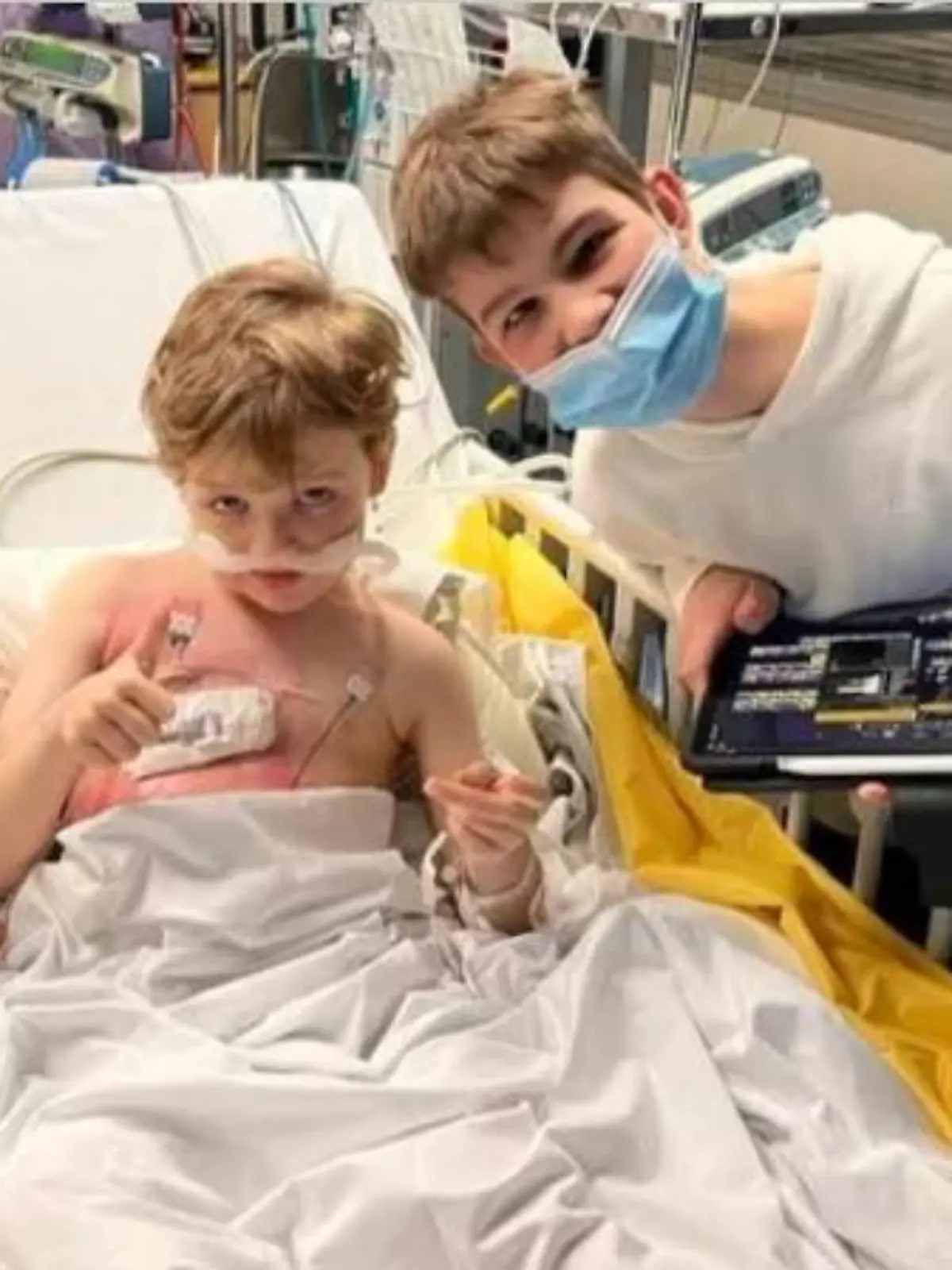 Der kleine Asher (6) ist an Lymphdrüsenkrebs erkrankt. Schon sein älterer Bruder Micah starb an einer Krebserkrankung.