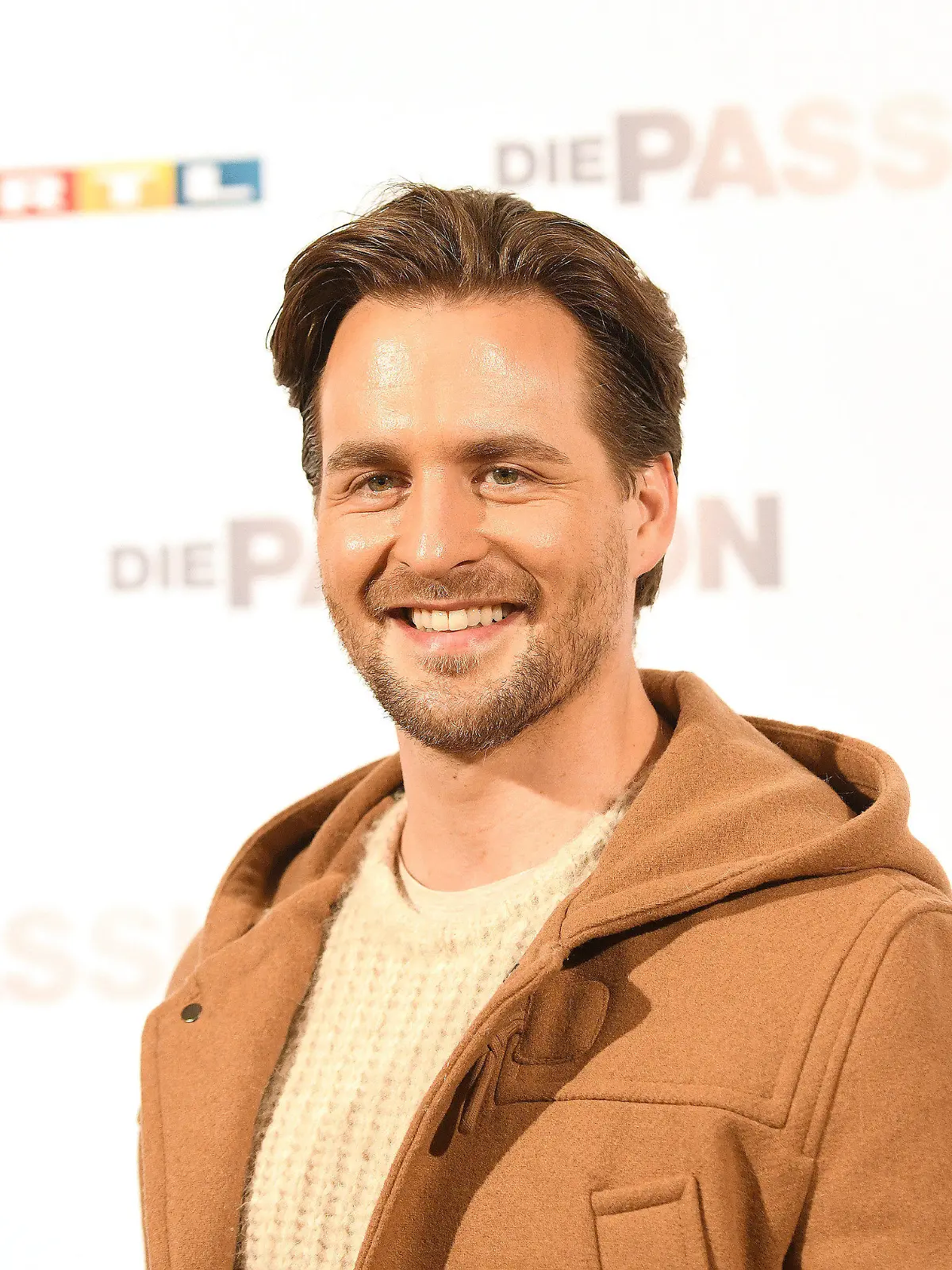 18.02.2020, Nordrhein-Westfalen, Essen: Alexander Klaws, Sänger nach der Pressekonferenz zum RTL Musik-Live-Event "Die Passion·. RTL will auf dem Burgplatz in der Innenstadt von Essen die Passionsgeschichte mit Sängern und Schauspielern inszenieren. Foto: Caroline Seidel/dpa +++ dpa-Bildfunk +++