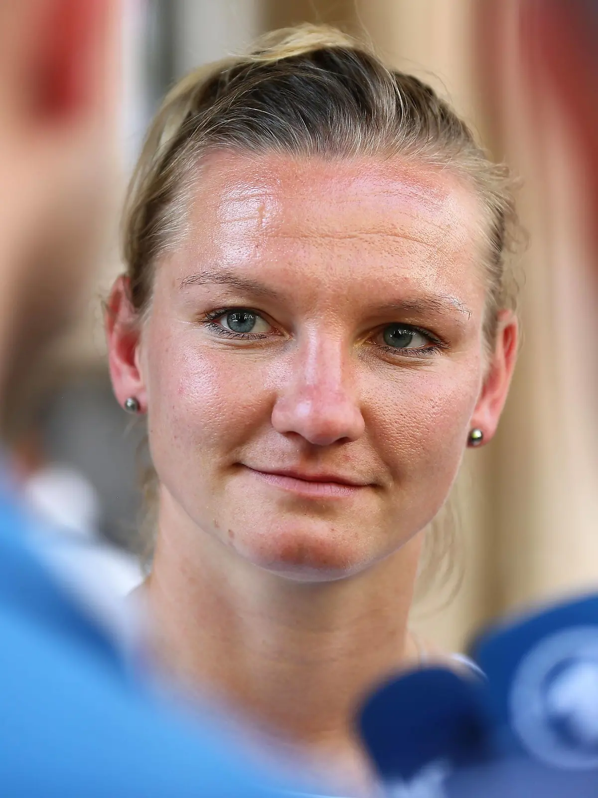 03.06.2019, xcex, GER, Frankfurt am Main, Villa Kennedy, Frauenfussball, Nationalmannschaft, DFB, DFB Frauen, FIFA WM, Die DFB Frauen starten von Frankfurt aus zur WM nach Frankreich Nationalspielerin und Kapitaenin Alexandra Popp im Interview mit Medienvertretern *** 03 06 2019, xcex, GER, Frankfurt am Main, Villa Kennedy, womens football, national team, DFB, DFB women, FIFA World Cup, the DFB women start from Frankfurt to the World Cup in France National player and captain Alexandra Popp in an interview with media representatives  