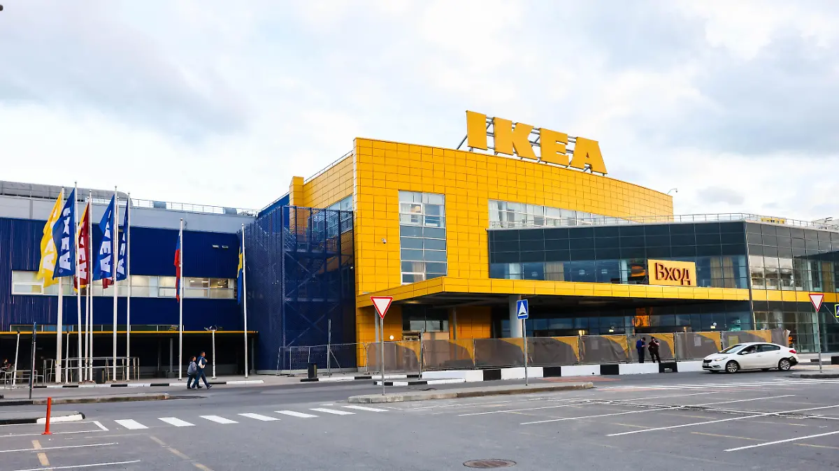 DIESES FOTO WIRD VON DER RUSSISCHEN STAATSAGENTUR TASS ZUR VERFÜGUNG GESTELLT. [MOSCOW REGION, RUSSIA - JUNE 15, 2022: A view of an Ikea store in Khimki. On June 15, the Ikea furniture retail company said that it would scale down operations in Russia, sell four Russian factories and cut down staff. Ikea paused its retail business in Russia on March 4. Valery Stepchenkov/TASS]
