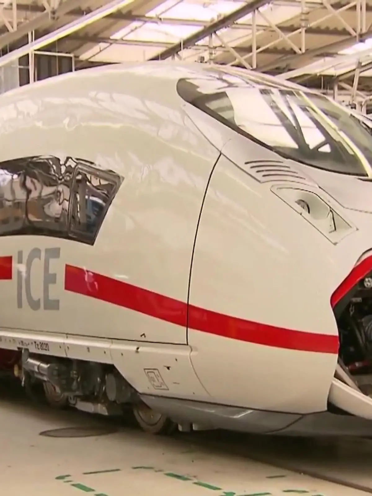 Bild zu: "„ICE 3neo“ in Krefeld vorgestellt"