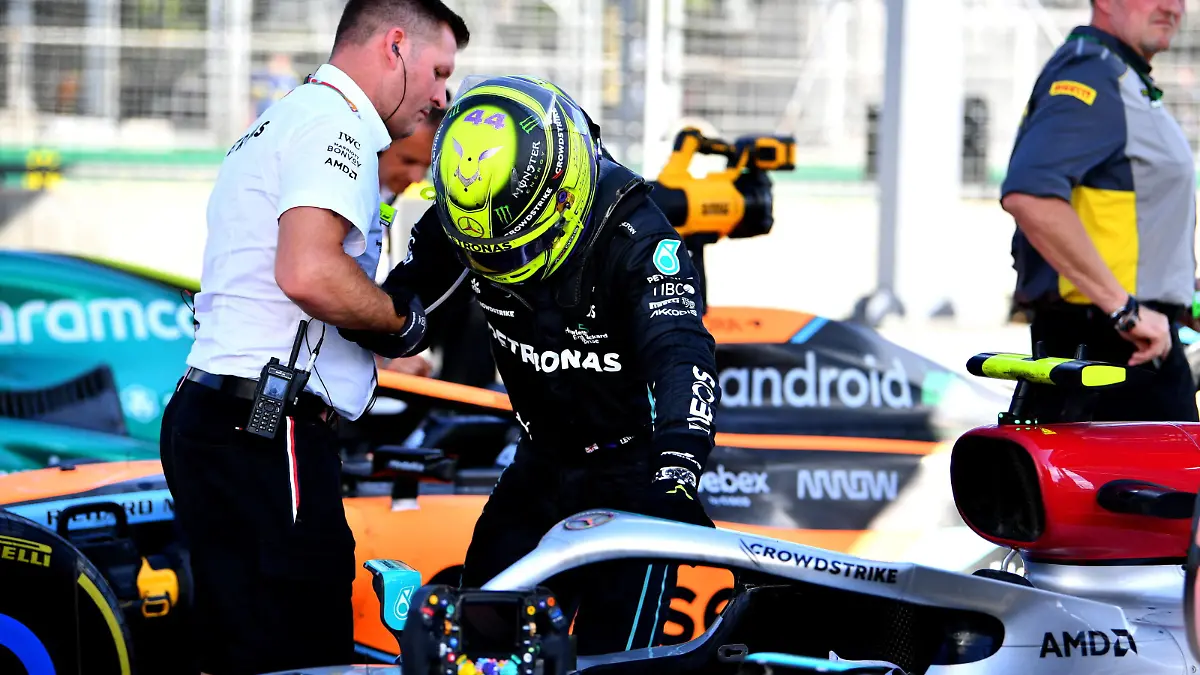  Formula 1 2022: Azerbaijan GP BAKU CITY CIRCUIT, AZERBAIJAN - JUNE 12: Sir Lewis Hamilton, Mercedes-AMG, in Parc Ferme during the Azerbaijan GP at Baku City Circuit on Sunday June 12, 2022 in Baku, Azerbaijan. Photo by Simon Galloway / LAT Images Images PUBLICATIONxINxGERxSUIxAUTxHUNxONLY GP2208_124455SG2_0041