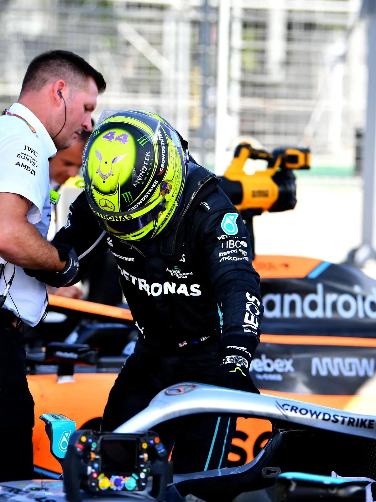  Formula 1 2022: Azerbaijan GP BAKU CITY CIRCUIT, AZERBAIJAN - JUNE 12: Sir Lewis Hamilton, Mercedes-AMG, in Parc Ferme during the Azerbaijan GP at Baku City Circuit on Sunday June 12, 2022 in Baku, Azerbaijan. Photo by Simon Galloway / LAT Images Images PUBLICATIONxINxGERxSUIxAUTxHUNxONLY GP2208_124455SG2_0041