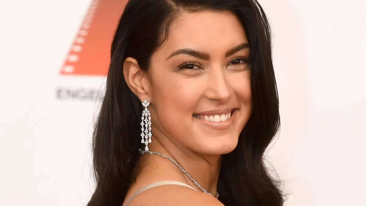 ARCHIV - 18.01.2020, Bayern, München: Rebecca Mir, Model, kommt zum 47. Deutschen Filmball ins Hotel Bayerischer Hof. (zu dpa: Model Rebecca Mir ist schwanger) Foto: Tobias Hase/dpa +++ dpa-Bildfunk +++