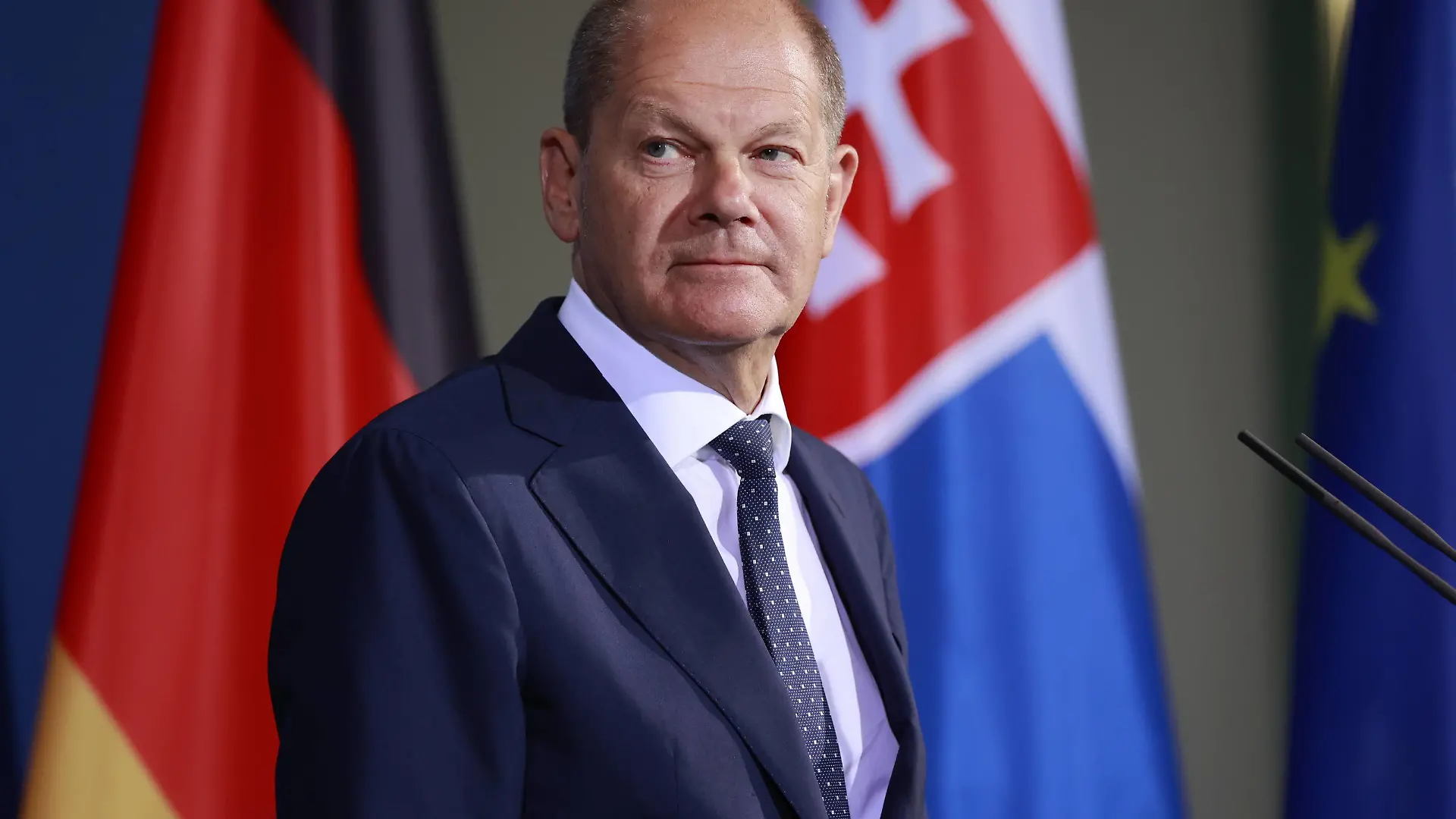  Olaf Scholz, Bundeskanzler, Deutschland, Berlin, Presseunterrichtung des BK und des Ministerpräsidenten der Republik Slowakei, Eduard Heger, nach dem gemeinsamen Gespräch *** Olaf Scholz, Federal Chancellor, Germany, Berlin, Press briefing of the BK and the Prime Minister of the Republic of Slovakia, Eduard Heger, after the joint talks