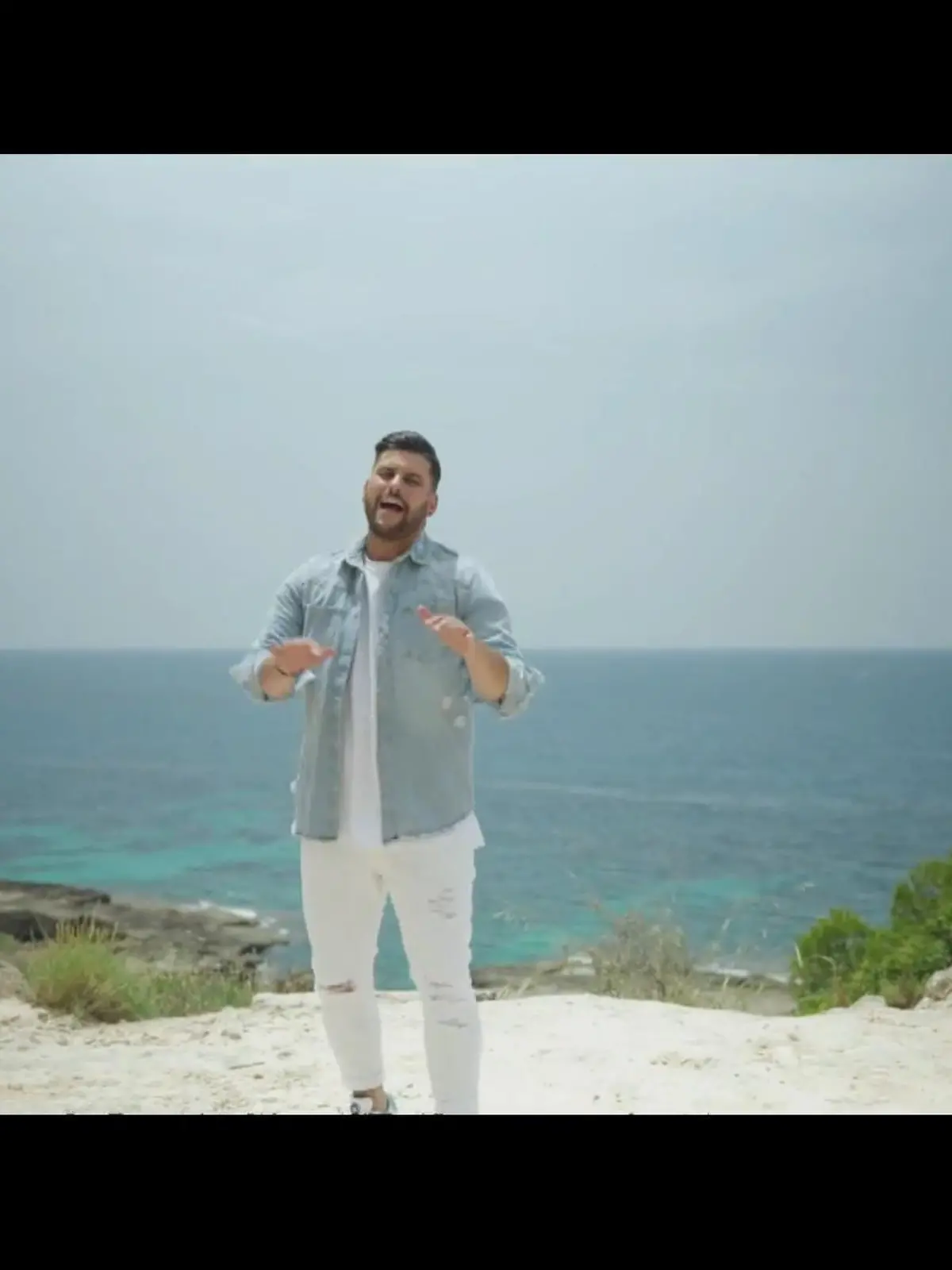 Bild aus dem "Pachanta"-Musikvideo "Right Here Waiting".