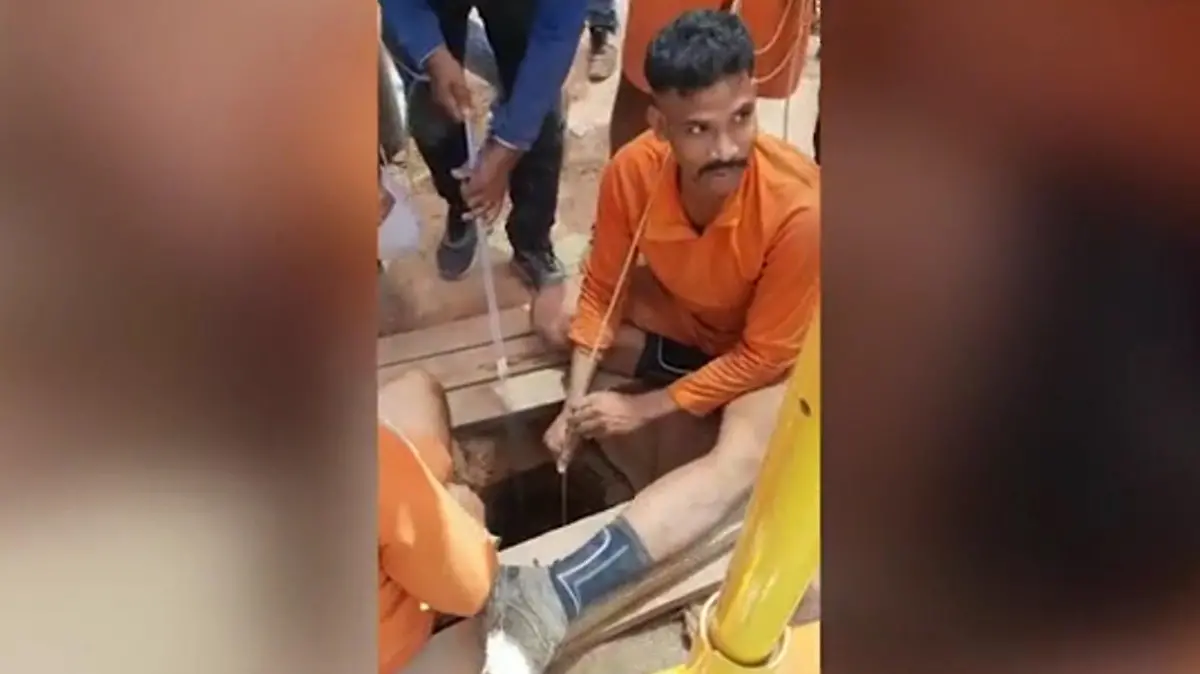Indien Junge Sahu Brunnen