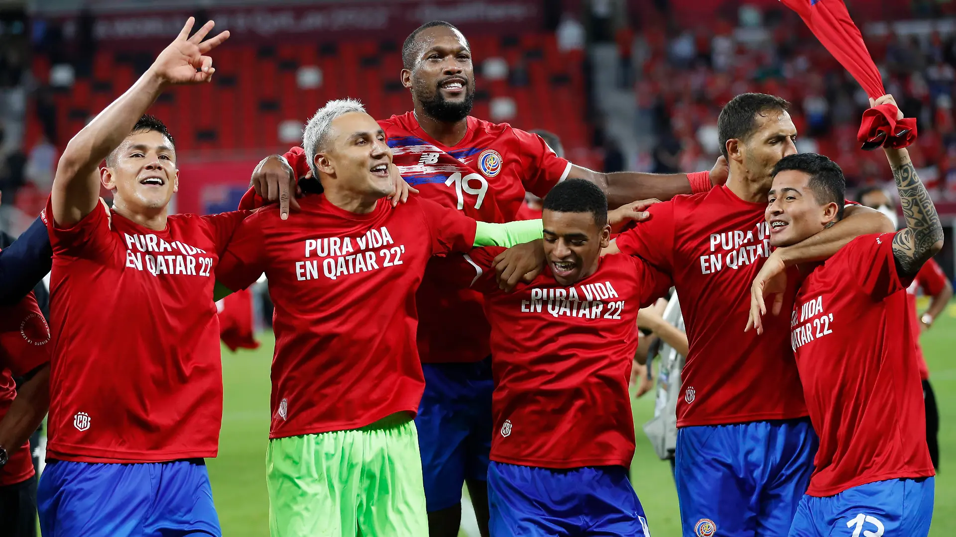 Costa Rica s players celebrate their victory following their AFC-CONMEBOL inter-confederation playoff soocer match between Costa Rica and New Zealand for spot in the FIFA World Cup, WM, Weltmeisterschaft, Fussball 2022 finals up at the Ahmad bin Ali Stadium in Doha, Qatar, 14 June 2022. Costa Rica - New Zealand ACHTUNG: NUR REDAKTIONELLE NUTZUNG PUBLICATIONxINxGERxSUIxAUTxONLY Copyright: xAlbertoxEstevezx GRAF1680 20220614-74dedfab213fd50fbbb2951f2e2aa8d570d15540