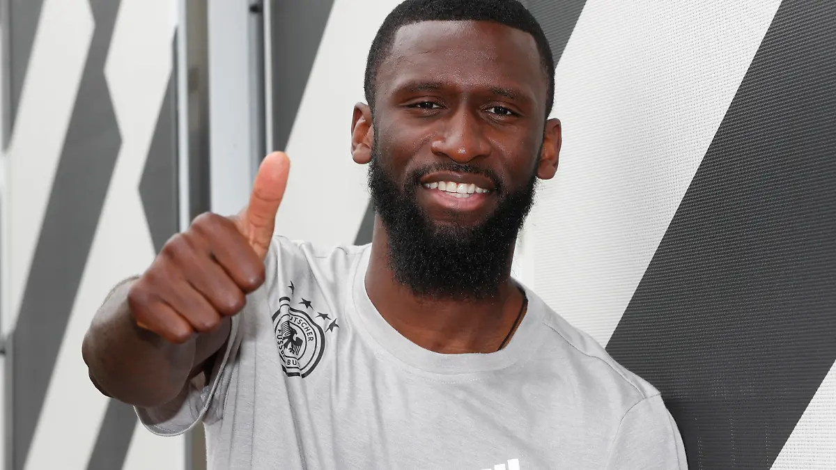 REAL MADRID 22-23 El nuevo jugador del Real Madrid Antonio Rüdiger posa para MARCA. The new Real Madrid player Antonio Rüdiger poses for MARCA. Herzogenaurach ALEMANIA 124284371 *** REAL MADRID 22 23 The new Real Madrid player Antonio Rüdiger poses for MARCA The new Real Madrid player Antonio Rüdiger poses for MARCA Herzogenaurach GERMANY 124284371 PUBLICATIONxNOTxINxESP NGELxRIVERO
