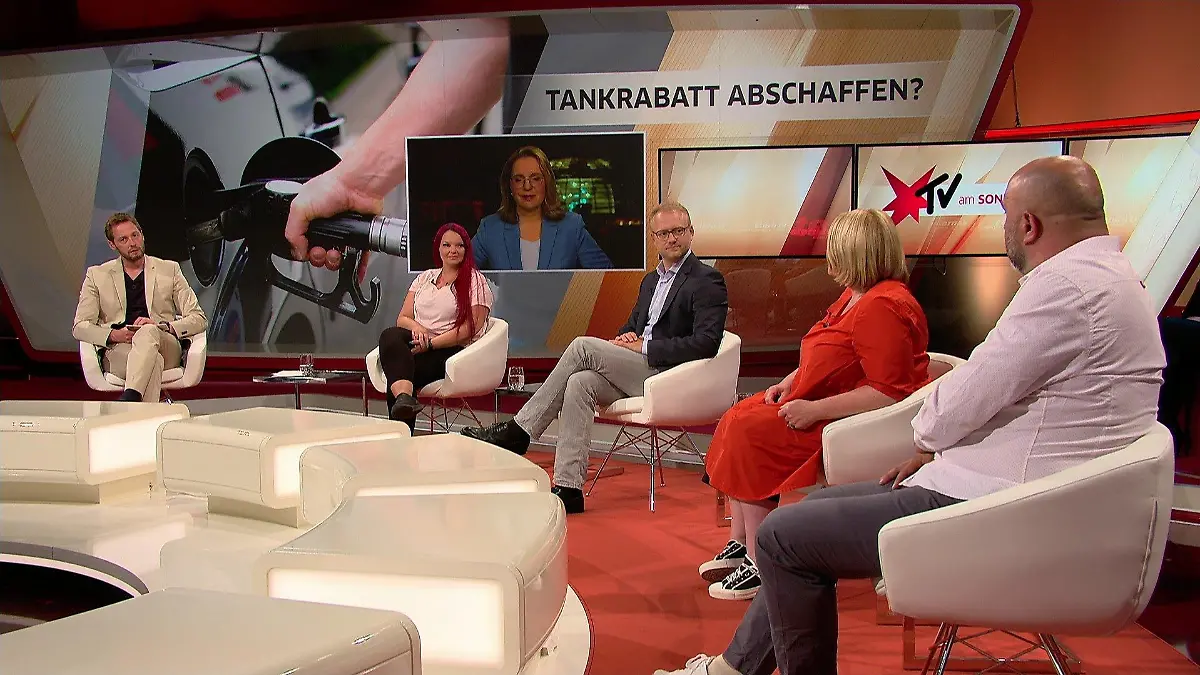 Bei "Stern TV am Sonntag" haben unter anderem Kabarettist Serdar Somuncu, Michael Kruse (FDP) und Energieexpertin Claudia Kemfert über den Tankrabatt diskutiert.