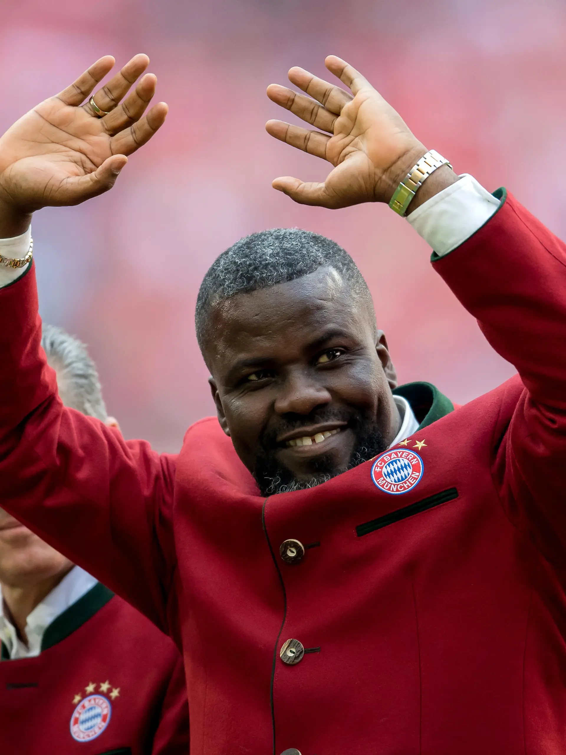 12. Mai 2018: Muenchen, Allianz Arena: Fussball 1. Bundesliga, 34. Spieltag: FC Bayern Muenchen - VfB Stuttgart: Samuel Osei Sammy Kuffour. (HINWEIS: NUTZUNG FÜR DEN BILDFUNK NUR NACH RUECKSPRACHE) Foto: Thomas Eisenhuth/dpa-Zentralbild/ZB