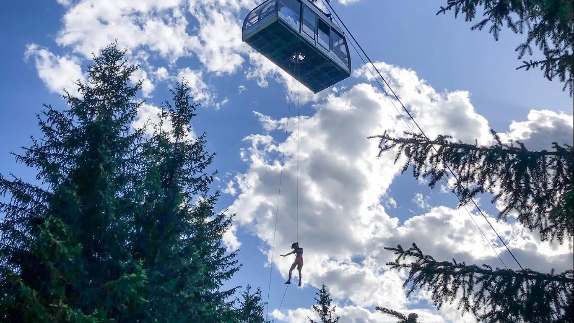 17 Menschen mussten in Zams (Landeck) in Österreich aus einer Gondel gerettet werden.