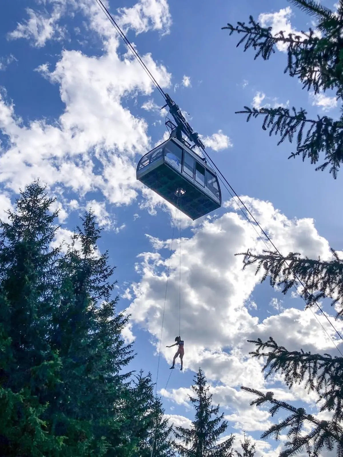 17 Menschen mussten in Zams (Landeck) in Österreich aus einer Gondel gerettet werden.