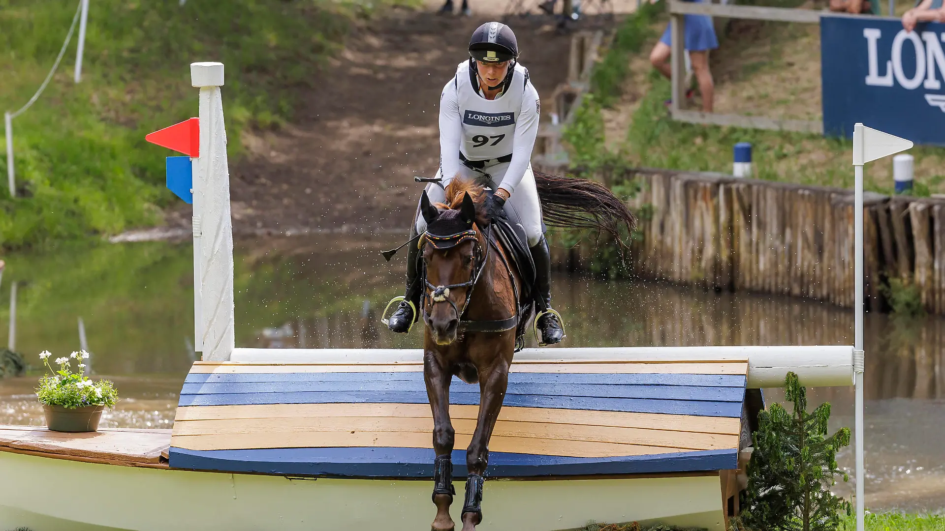 LUHMÜHLEN - Longines Horse Trail 2023, LUHMÜHLEN - Longines Horse Trail 2023 MARZAHL Nadine GER, Valentine FRH CCI4*-S Meßmer Trophy / Deutsche Meisterschaft 2023 Gelände / Cross Country Luhmühlen, Turniergelände 17. June 2023 - *** LUHMÜHLEN Longines Horse Trail 2023, LUHMÜHLEN Longines Horse Trail 2023 MARZAHL Nadine GER , Valentine FRH CCI4 S Meßmer Trophy German Championship 2023 cross country Luhmühlen, show grounds 17 June 2023