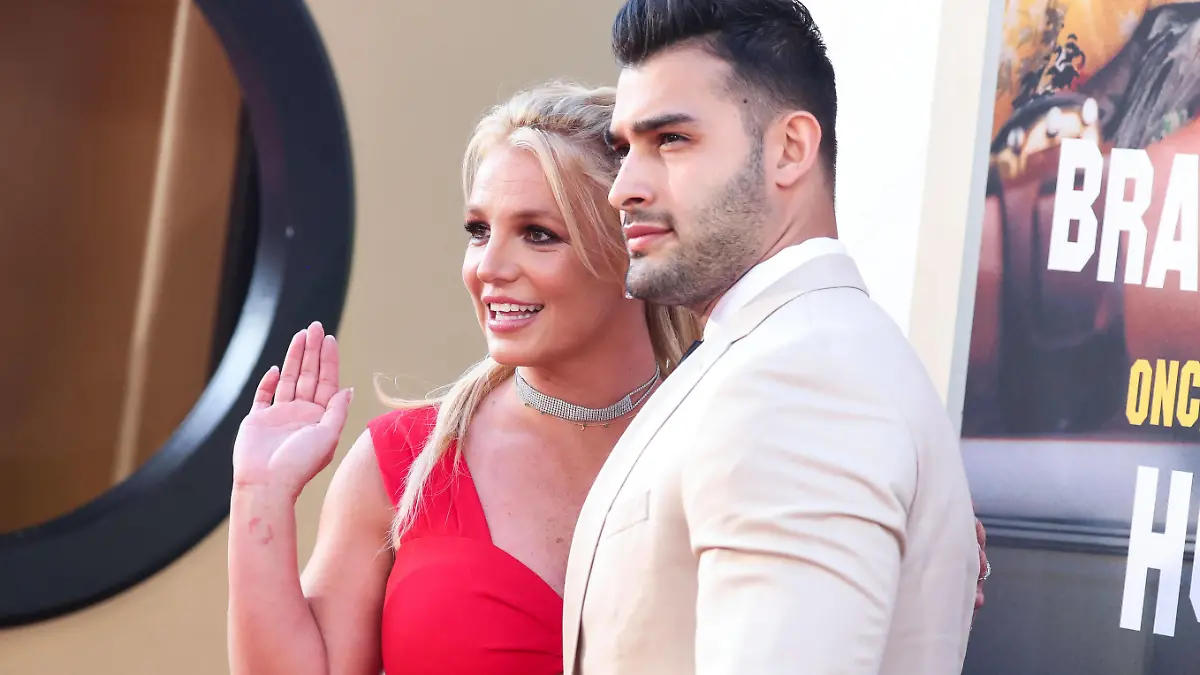  FILE Britney Spears Is Engaged to Sam Asghari After Nearly 5 Years Together FILE Britney Spears Is Engaged to Sam Asghari After Nearly 5 Years Together. HOLLYWOOD, LOS ANGELES, CALIFORNIA, USA - JULY 22: Singer Britney Spears and boyfriend/personal trainer Sam Asghari arrive at the World Premiere Of Sony Pictures Once Upon a Time In Hollywood held at the TCL Chinese Theatre IMAX on July 22, 2019 in Hollywood, Los Angeles, California, United States. Hollywood California United States collin-filebrit210912_np0eD PUBLICATIONxNOTxINxFRA Copyright: xImagexPressxAgencyx