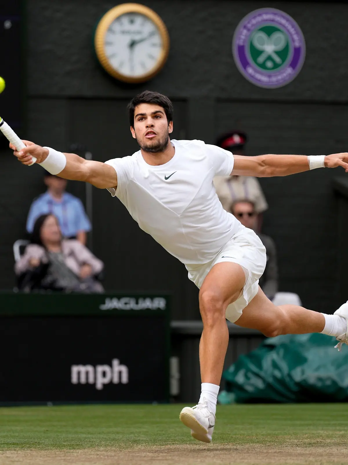 Mandatory Credit: Photo by Dave Shopland/Shutterstock 14011307hp Carlos Alcaraz during the Men s Singles final Wimbledon Tennis Championships, Day 14, The All England Lawn Tennis and Croquet Club, London, UK - 16 Jul 2023 Wimbledon Tennis Championships, Day 14, The All England Lawn Tennis and Croquet Club, London, UK - 16 Jul 2023 PUBLICATIONxINxGERxSUIxAUTxHUNxGRExMLTxCYPxROUxBULxUAExKSAxONLY Copyright: xDavexShopland/Shutterstockx 14011307hp