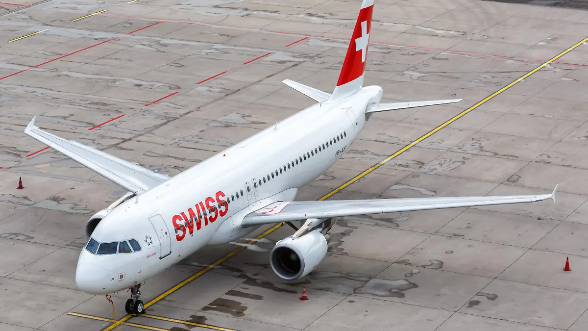 Zürich, Schweiz - 23. September 2020: Ein Airbus A320 Flugzeug der Swiss mit dem Kennzeichen HB-JLS auf dem Flughafen Zürich (ZRH) in der Schweiz.