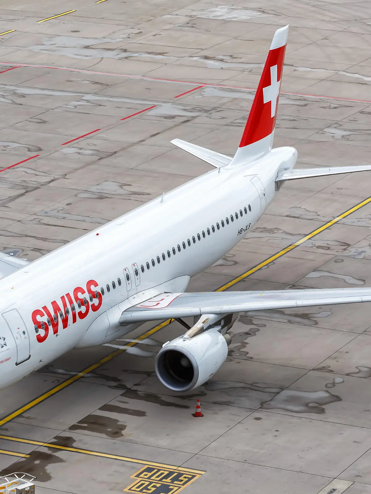 Zürich, Schweiz - 23. September 2020: Ein Airbus A320 Flugzeug der Swiss mit dem Kennzeichen HB-JLS auf dem Flughafen Zürich (ZRH) in der Schweiz.