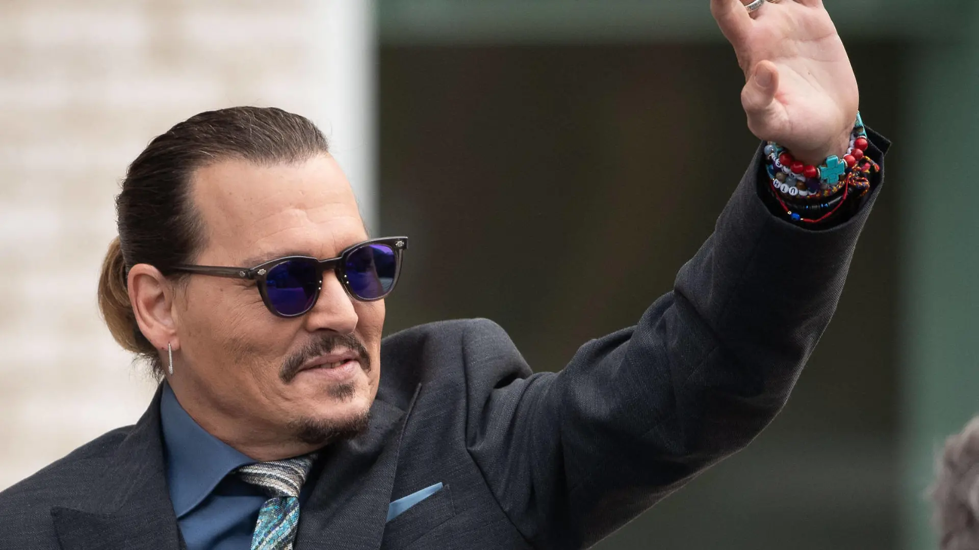  Johnny Depp arrives at the Fairfax County Courthouse, in Fairfax, to resume the civil trial between him and Amber Heard, Wednesday, May 25, 2022. Depp brought a defamation lawsuit against his former wife, actress Amber Heard, after she wrote an op-ed in The Washington Post in 2018 that, without naming Depp, accused him of domestic abuse. PUBLICATIONxNOTxINxUSA Copyright: xCliffxOwen/CNP/MediaPunchx