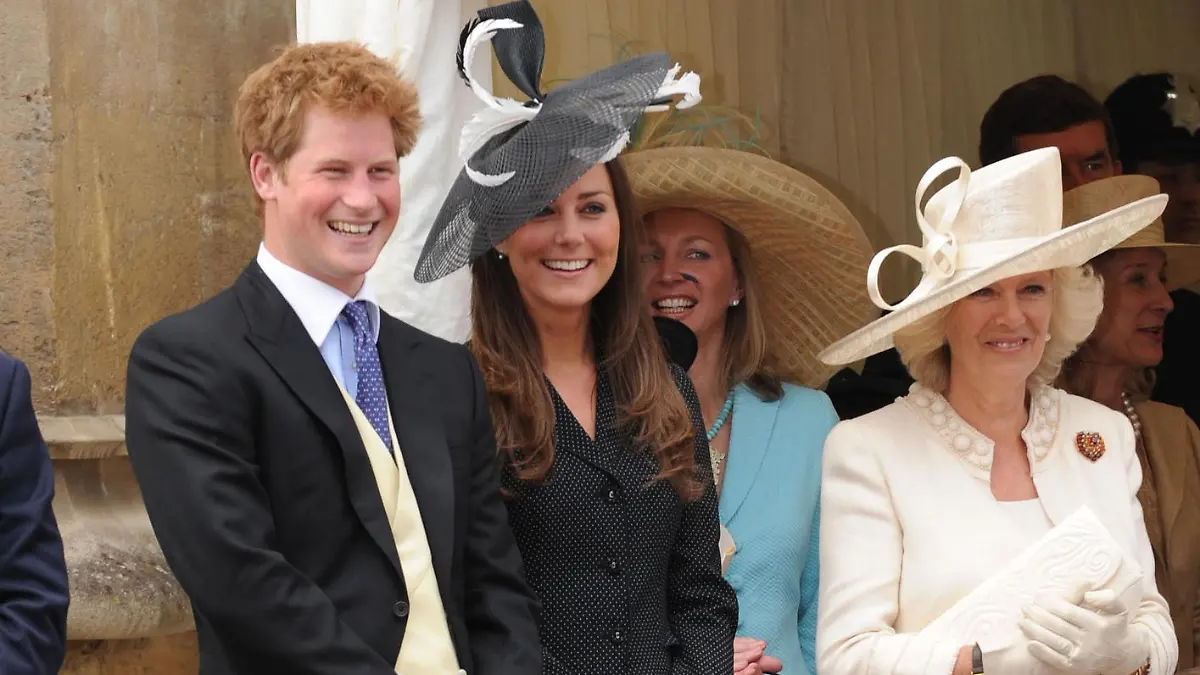 Members of the Royal family, Prince Harry, Kate Middleton, second left, the girlfriend of Prince William and the Duchess of Cornwall, watch from the Galilee Porch entrance at St George's Chapel, Windsor as Prince William joined other members of the Royal family as a Knight of the Garter Monday June 16, 2008. He was formally appointed to the most senior British order of chivalry by the Queen in a ceremony at St George's Chapel, Windsor. William becomes a Royal Knight Companion - and the 1,000th knight in the register. The position reflects his position within the Royal family. Photo: Harry Page/PA +++(c) dpa - Report+++