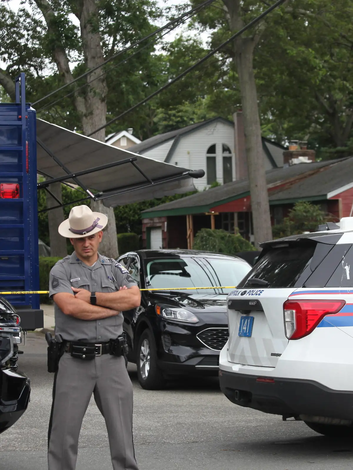 RECORD DATE NOT STATED Gilgo Beach Serial killer Suspect, Rex Heuermann, Arrested in Massapequa Park -NY. NEW Gilgo Beach Serial killer Suspect, Rex Heuermann, Arrested in Massapequa Park -NY. July 14, 2023, Massapequa Park, New York, USA: The Gilgo Beach Serial killer Suspect, Rex Heuermann, a married architect at a New York City firm, has been arrested at his home in Massapequa Park and now in Police custody. The arrest is connected to the famous Gilgo Four, women discovered wrapped in bag within days of each other in late 2010. Credit: Niyi Fote/Thenews2 Foto: Niyi Fote/Thenews2/imago images Gilgo Beach Serial killer Suspect, Rex Heuermann, Arrested in Massapequa Park -NY. PUBLICATIONxNOTxINxUSA Copyright: xNiyixFotex
