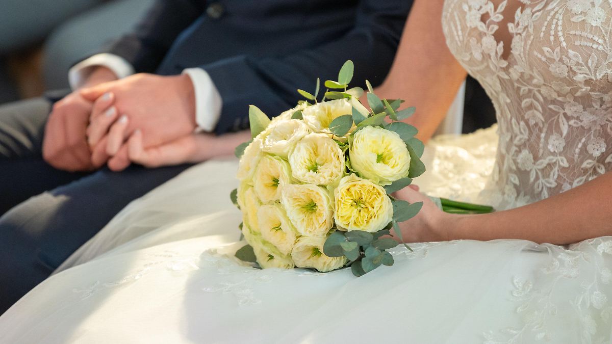 Ulm-Brautpaar-findet-eine-Leiche-bei-romantischer-Bootsfahrt