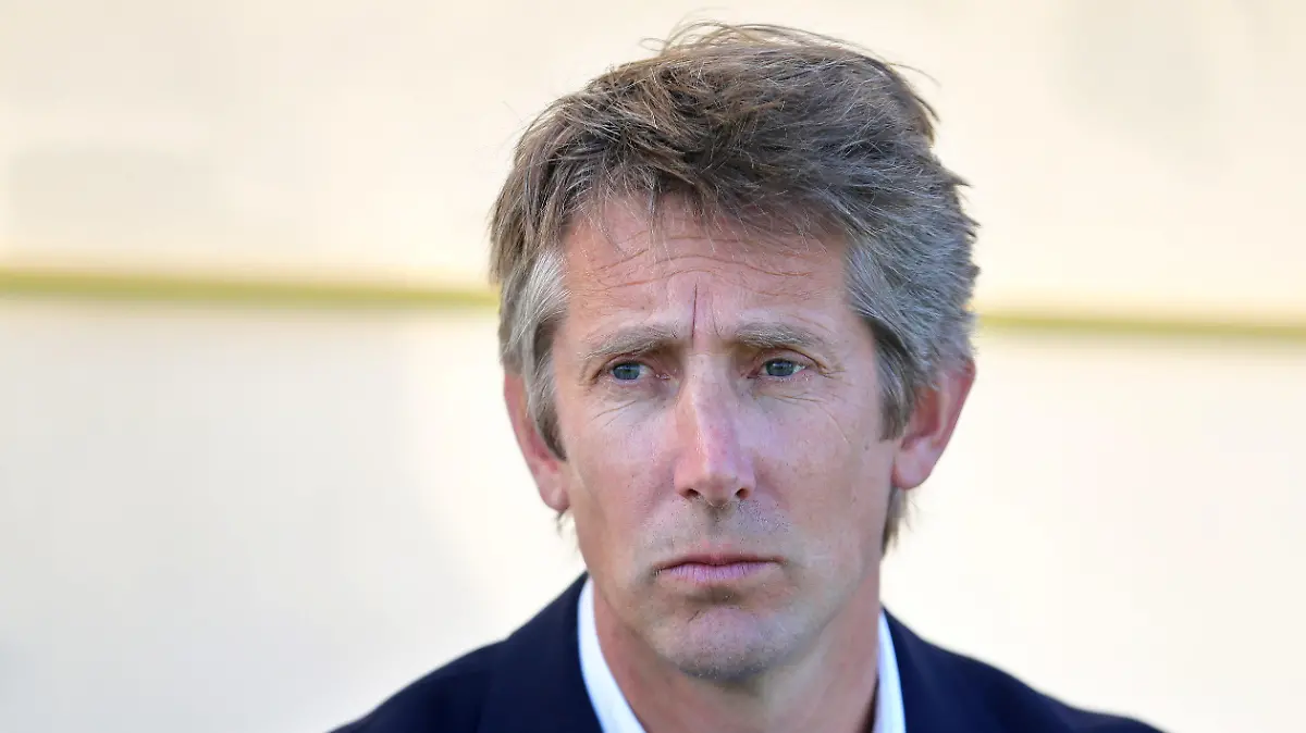 ARCHIV - 06.01.2017, Portugal, Ferreiras: Fußball\ Testspiel, RB Leipzig - Ajax Amsterdam am 07.01.2017 in Ferreiras (Portugal). Der ehemalige Torwart und damalige Vorstandsvorsitzende Edwin van der Sar. Van der Sar liegt nach einer Gehirnblutung auf der Intensivstation. (zu dpa: «Nach Hirnblutung: Ajax-Ikone Van der Sar nicht in Lebensgefahr») Foto: Jan Woitas/dpa +++ dpa-Bildfunk +++