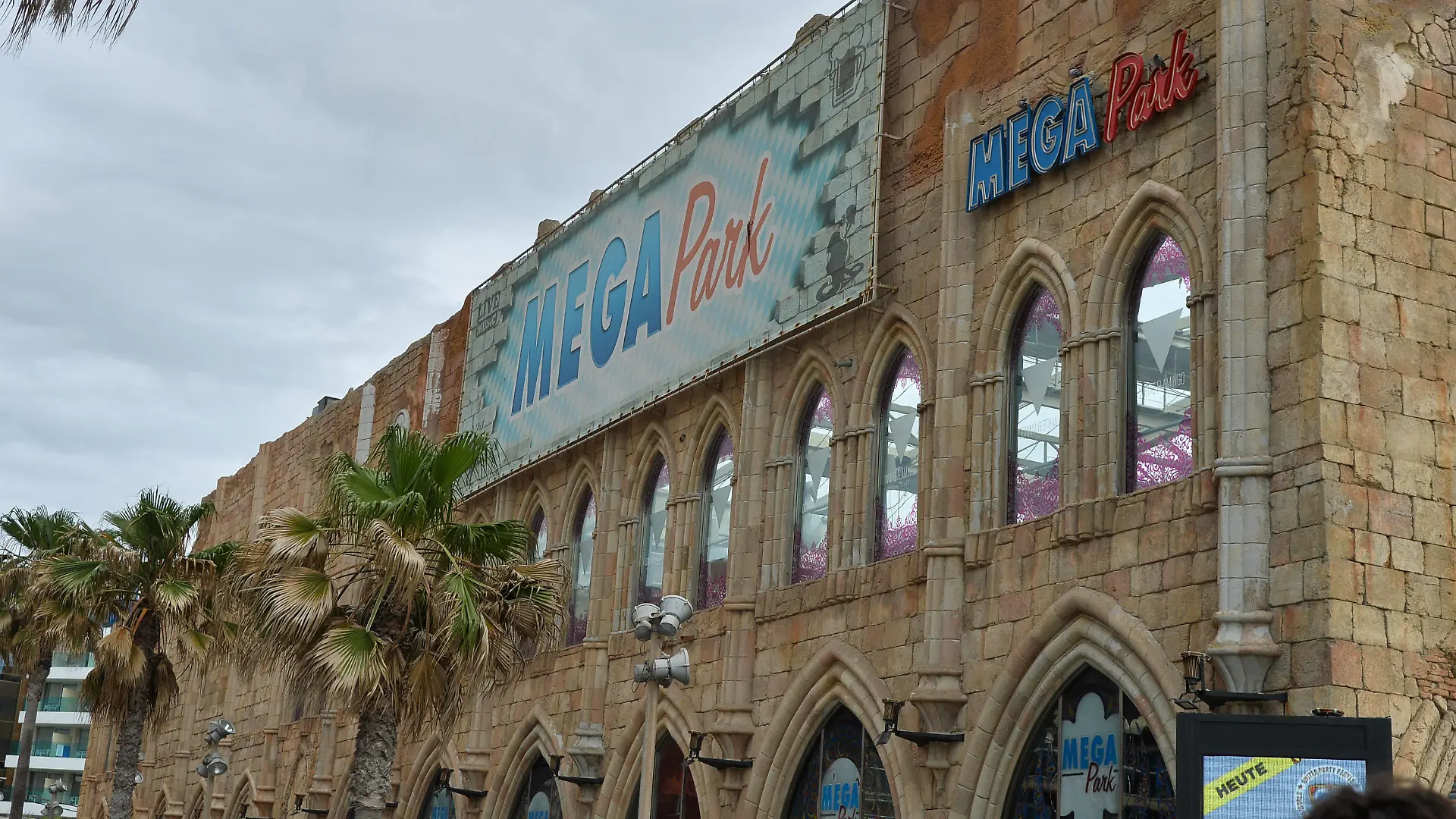 Bild zeigt: Megapark, Gebäude, Außenansicht, Schriftzug, 30.04.2023, Playa de Palma, Mallorca, Party, Mallorca, Megapark Opening 2023 *** Image shows megapark, building, exterior, lettering, 30 04 2023, Playa de Palma, Mallorca, party, Majorca, Megapark Opening 2023 xklx