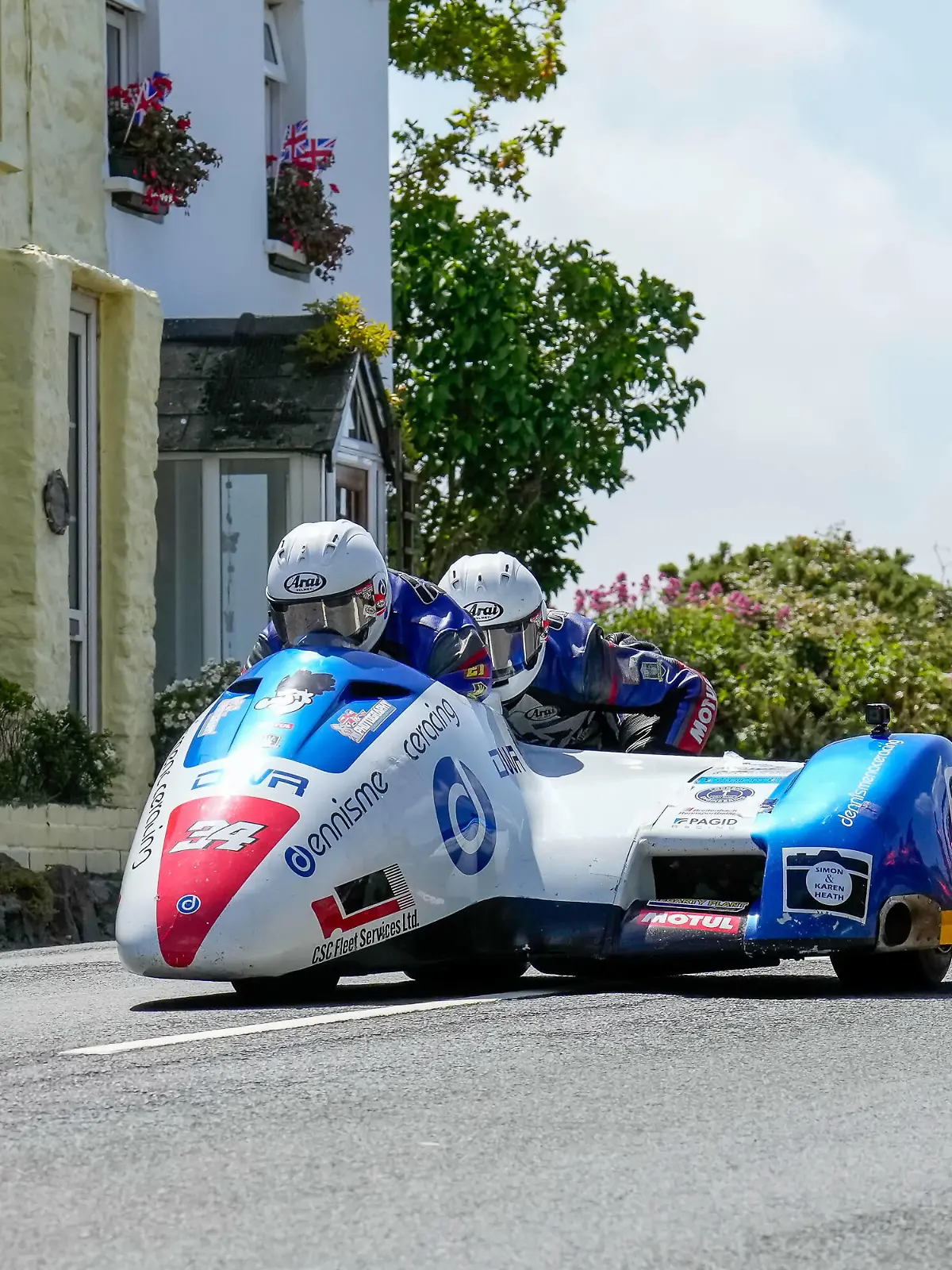 Roger Stockton / Bradley Stockton 600 LCR Suzuki representing the Dennis Menace Racing team during the 3WHEELING.MEDIA Sidecar TT Race 2 at the Isle of Man, Douglas, Isle of Man on the 10 June 2022. PUBLICATIONxNOTxINxUK Copyright: xDavidxHornx PMI-4993-0010 