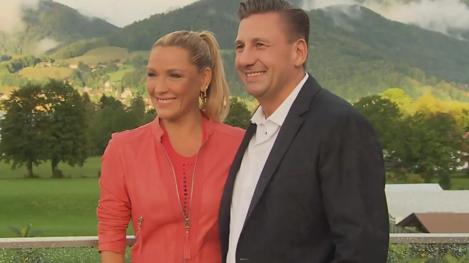 Simone Mecky-Ballack wieder happy mit ihrem Mann Harmonie bei Hotel-Eröffnung