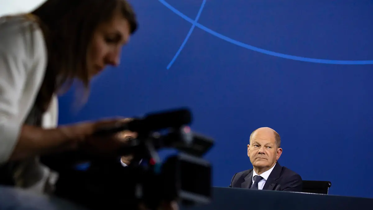  Chancellor Scholz Meets Foreign Press Association in Berlin German Chancellor Olaf Scholz is pictured during a meeting with the Foreign Press Association VAP at the Chancellery in Berlin, Germany on June 8, 2022. Berlin Berlin Germany PUBLICATIONxNOTxINxFRA Copyright: xEmmanuelexContinix originalFilename: contini-chancell220608_npt9S.jpg
