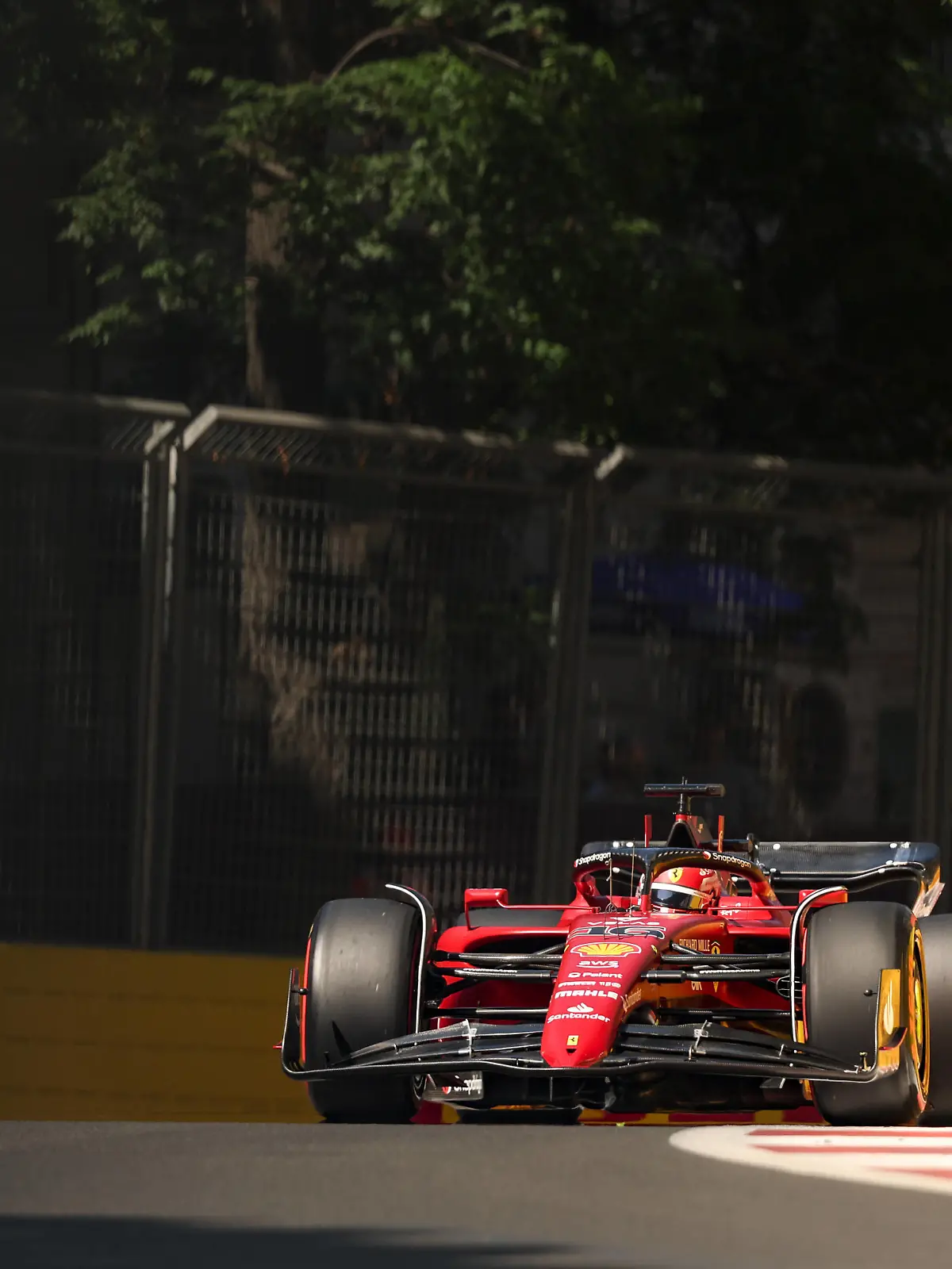  16 LECLERC Charles mco, Scuderia Ferrari F1-75, action during the Formula 1 Azerbaijan Grand Prix 2022, 8th round of the 2022 FIA Formula One World Championship, WM, Weltmeisterschaft on the Baku City Circuit, from June 10 to 12, 2022 in Baku, Azerbaijan - F1 - AZERBAIJAN GRAND PRIX 2022 DPPI/Panoramic PUBLICATIONxNOTxINxFRAxITAxBEL 20220611_G00D7193