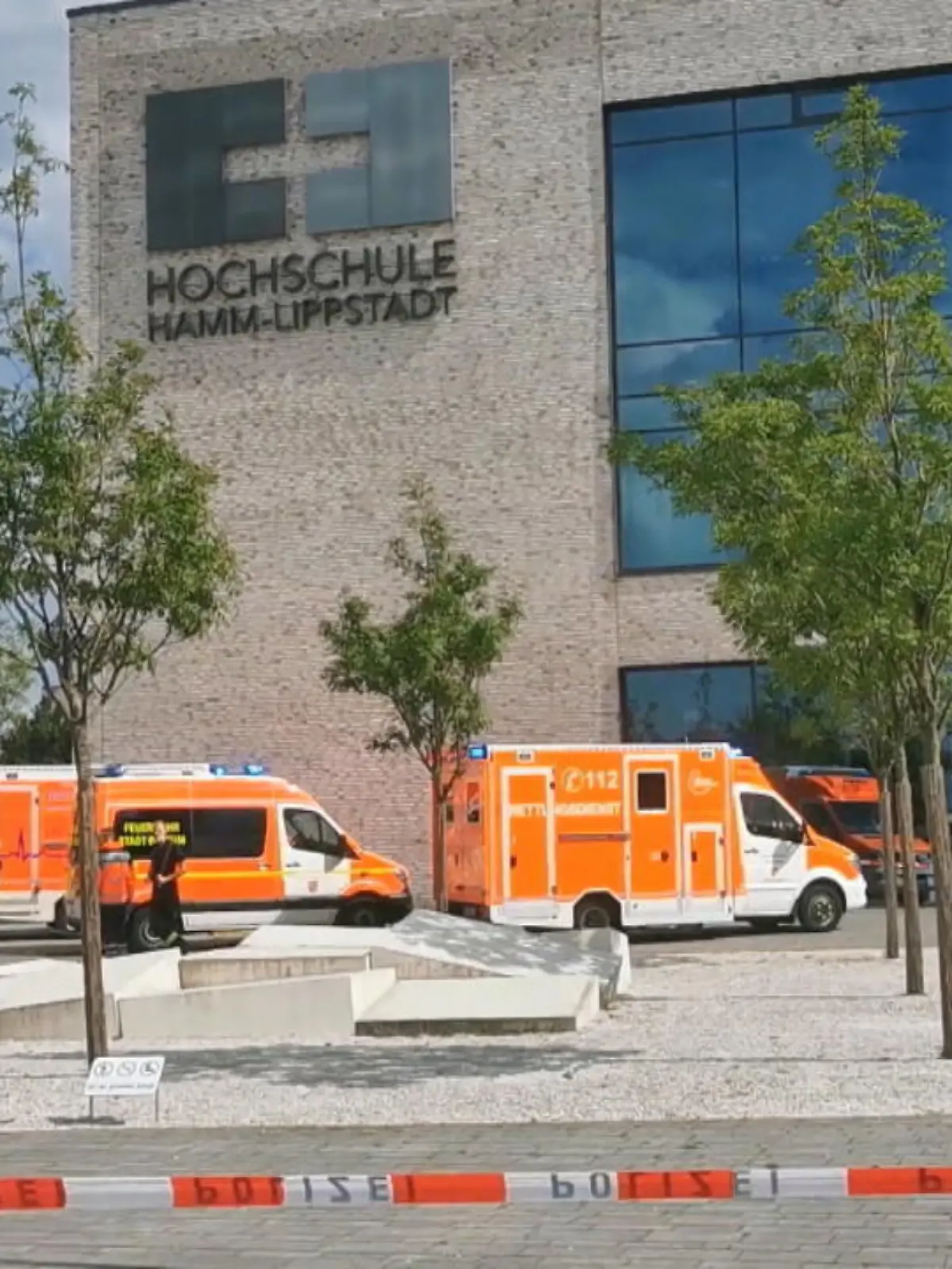 Messerangriff an der Hochschule Hamm-Lippstadt. Der Täter soll vier Menschen durch Messerstiche verletzt haben, zwei davon schwer.