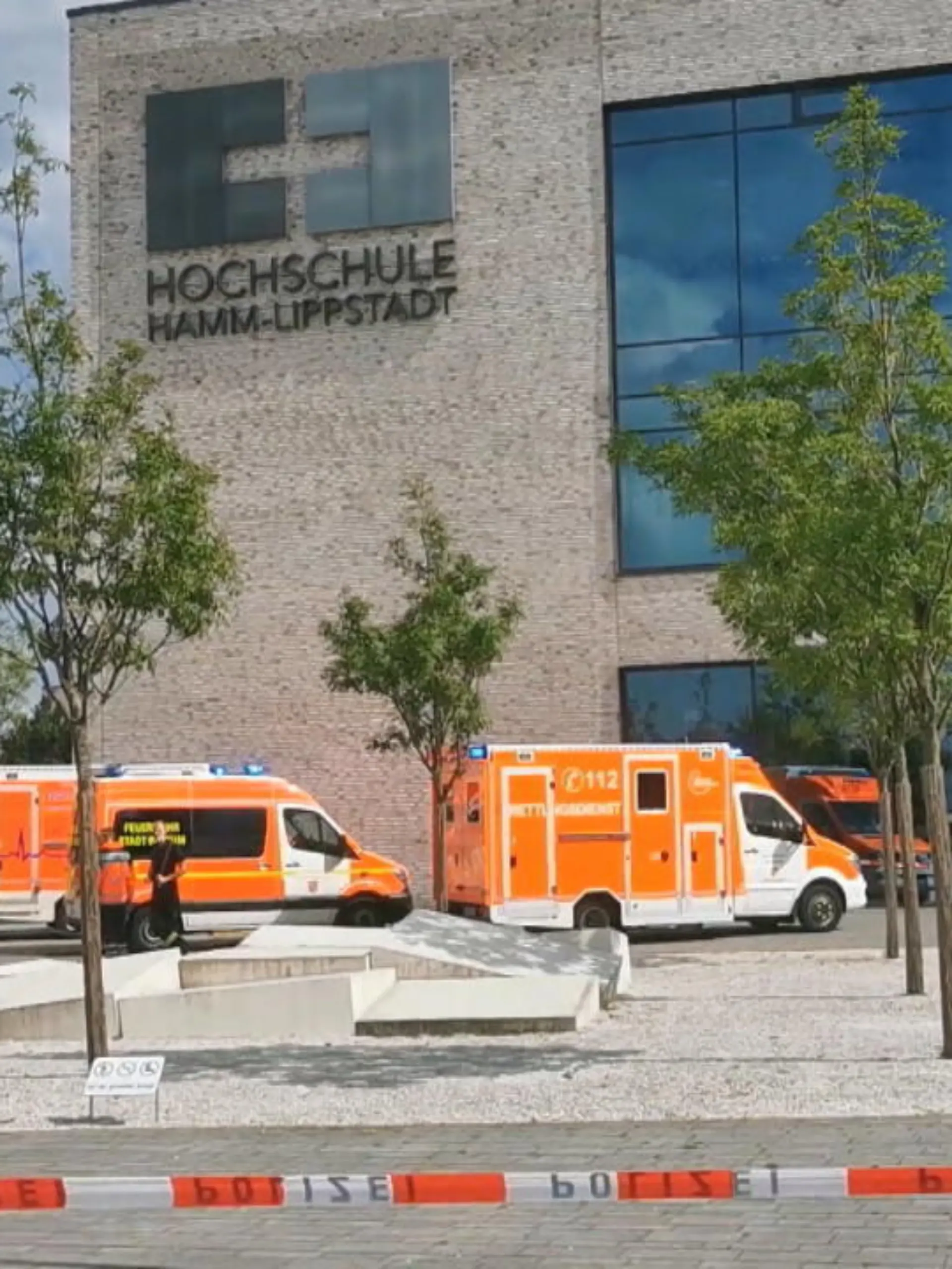 Messerangriff an der Hochschule Hamm-Lippstadt. Der Täter soll vier Menschen durch Messerstiche verletzt haben, zwei davon schwer.