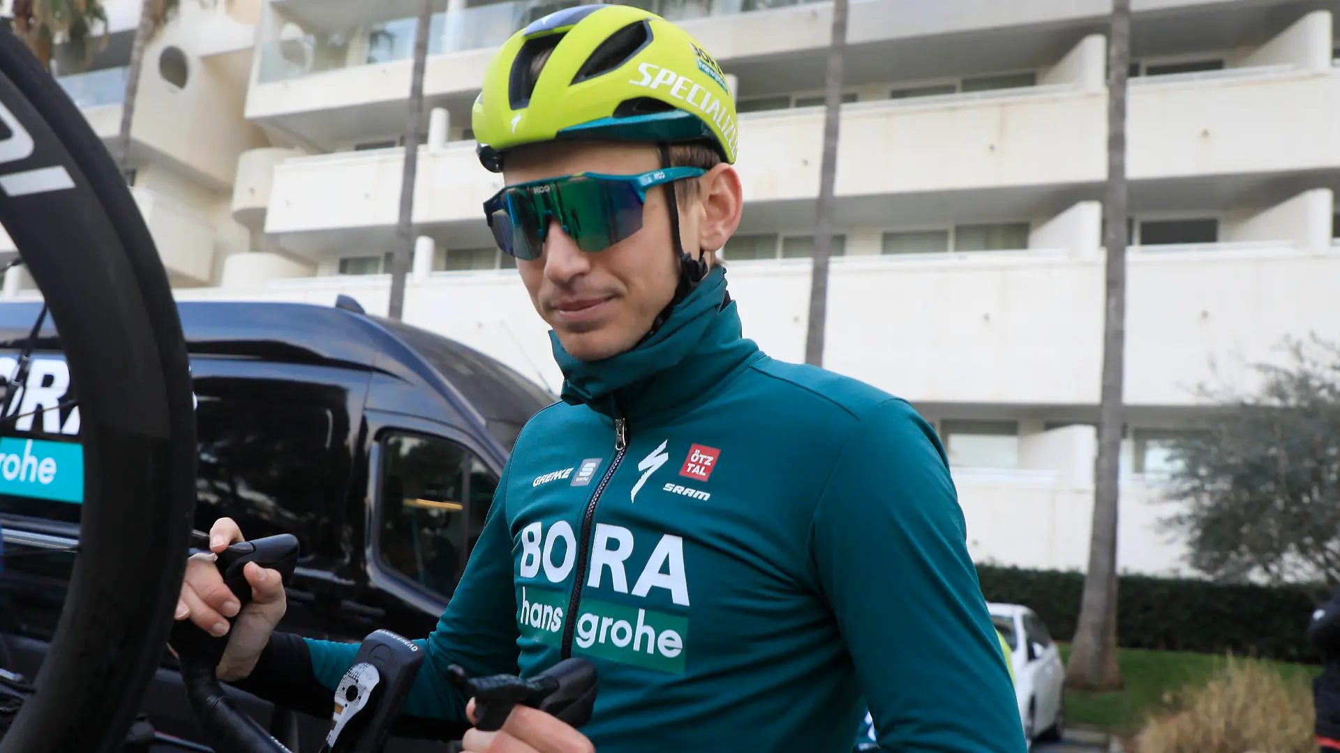 ARCHIV - 09.01.2024, Spanien, -: Lennard Kamna, Radrennfahrer für Bora-hansgrohe, startet zu einer Trainingseinheit während des Wintercamps des deutschen Radsportteams Bora-hansgrohe auf Mallorca. Nach seinem schweren Trainingsunfall auf Teneriffa macht Radprofi Lennard Kämna gesundheitliche Fortschritte.  (zu dpa: «Verletzter Radprofi Kämna auf Weg der Besserung») Foto: Clara Margais/dpa +++ dpa-Bildfunk +++