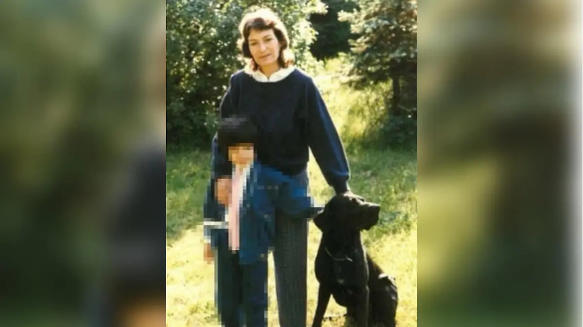 Gitta Schnieder mit Sohn und Hund: Seit 1989 ist ihr Mordfall ungeklärt.