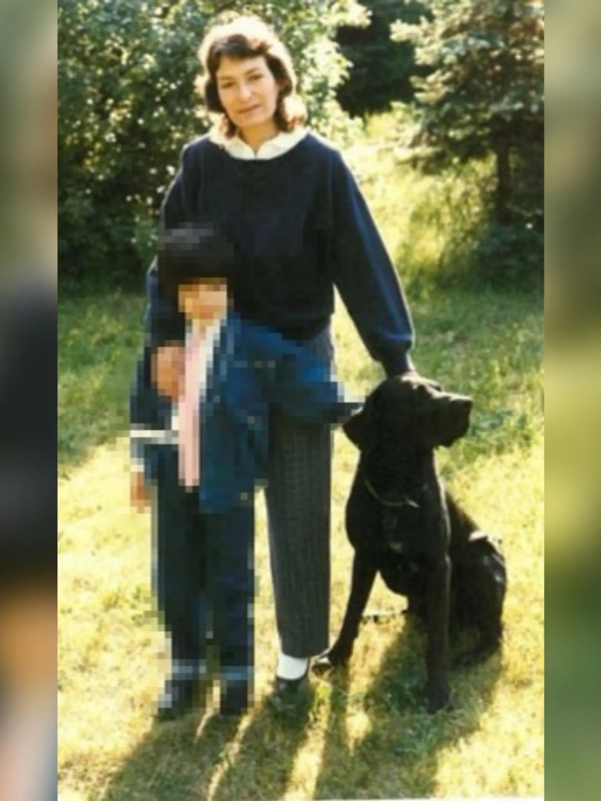 Gitta Schnieder mit Sohn und Hund: Seit 1989 ist ihr Mordfall ungeklärt.