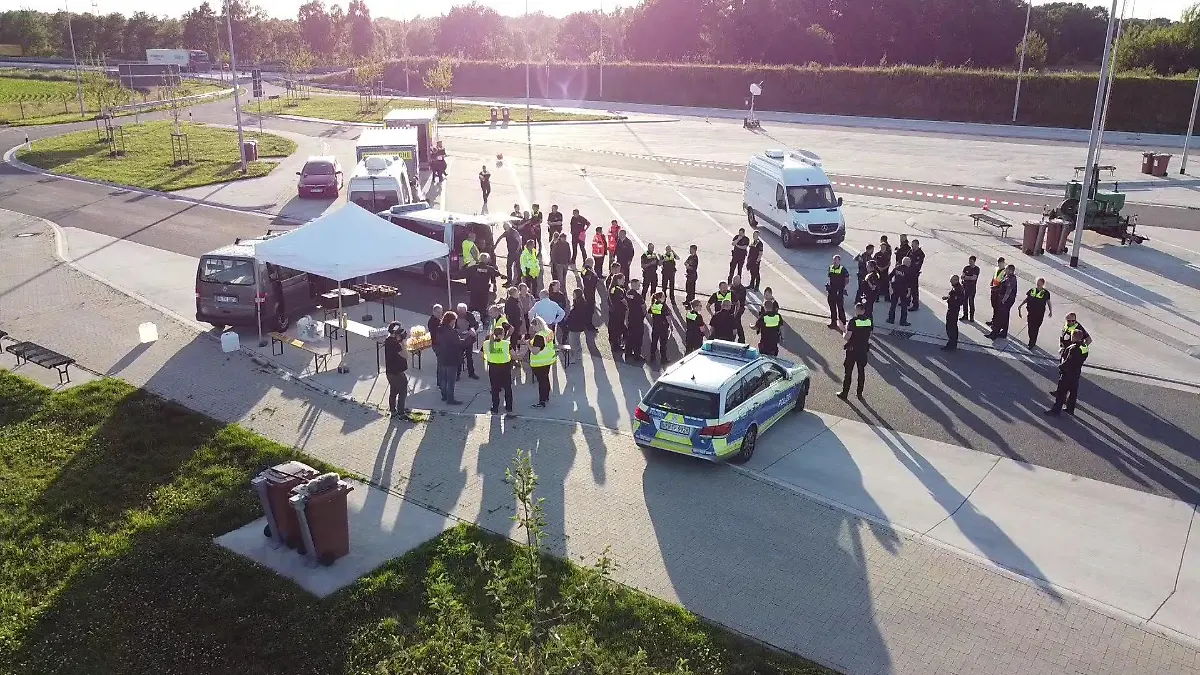 Einsatzleitung an der Autobahn 1