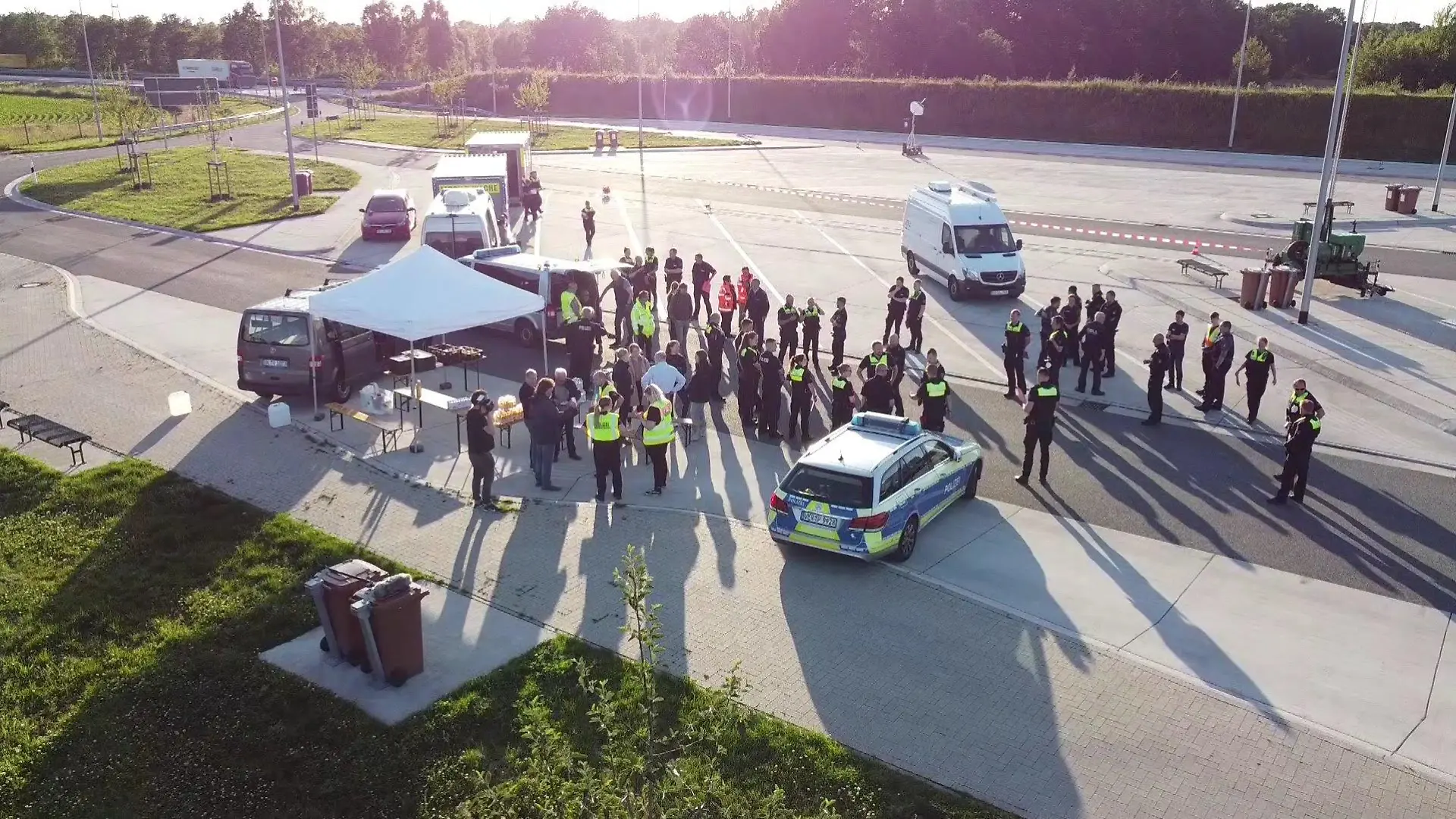 Einsatzleitung an der Autobahn 1