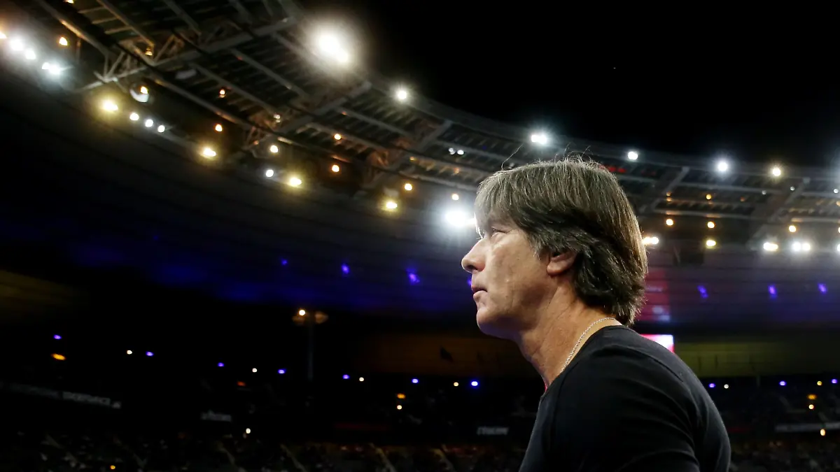 Paris , Fußball Nations League Frankreich vs. Deutschland , Joachim Löw ( Trainer GER ) DFB regulations prohibit any use of photographs as image sequences and/or quasi-video *** Paris Football Nations League France vs Germany Joachim Löw Manager GER DFB regulations prohibit any use of images as image sequences and or quasi video  