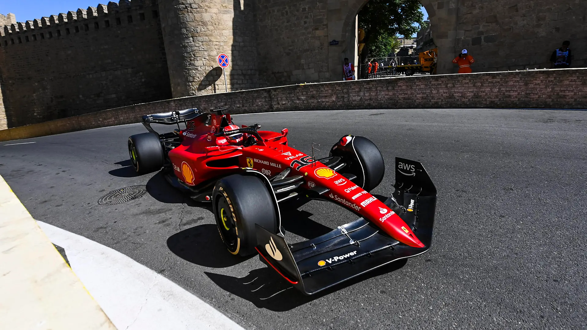 Formula 1 2022: Azerbaijan GP BAKU CITY CIRCUIT, AZERBAIJAN - JUNE 10: Charles Leclerc, Ferrari F1-75 during the Azerbaijan GP at Baku City Circuit on Friday June 10, 2022 in Baku, Azerbaijan. Photo by Mark Sutton / Sutton Images Images PUBLICATIONxINxGERxSUIxAUTxHUNxONLY GP2208_125457MS1_4052