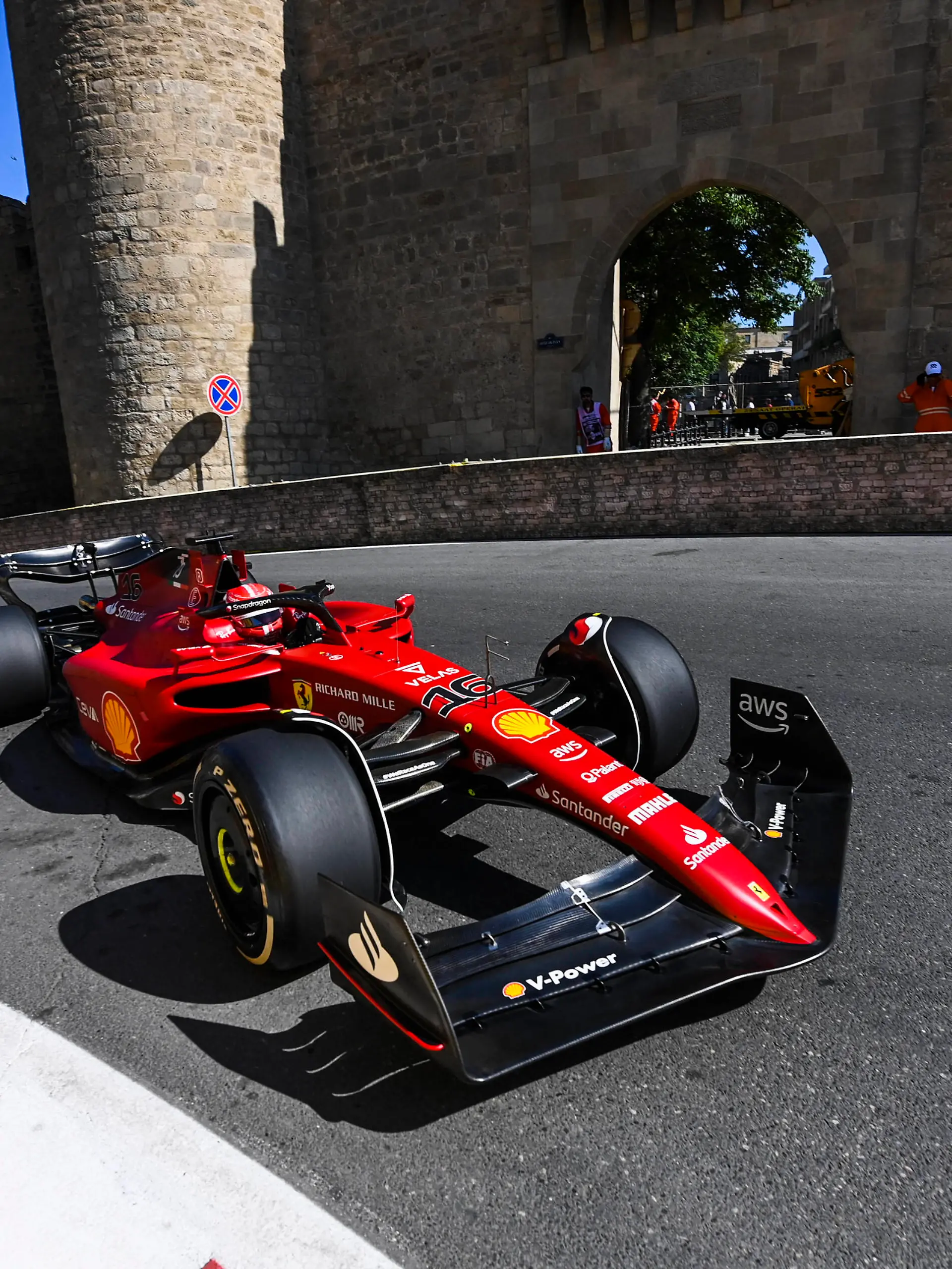 Formula 1 2022: Azerbaijan GP BAKU CITY CIRCUIT, AZERBAIJAN - JUNE 10: Charles Leclerc, Ferrari F1-75 during the Azerbaijan GP at Baku City Circuit on Friday June 10, 2022 in Baku, Azerbaijan. Photo by Mark Sutton / Sutton Images Images PUBLICATIONxINxGERxSUIxAUTxHUNxONLY GP2208_125457MS1_4052 