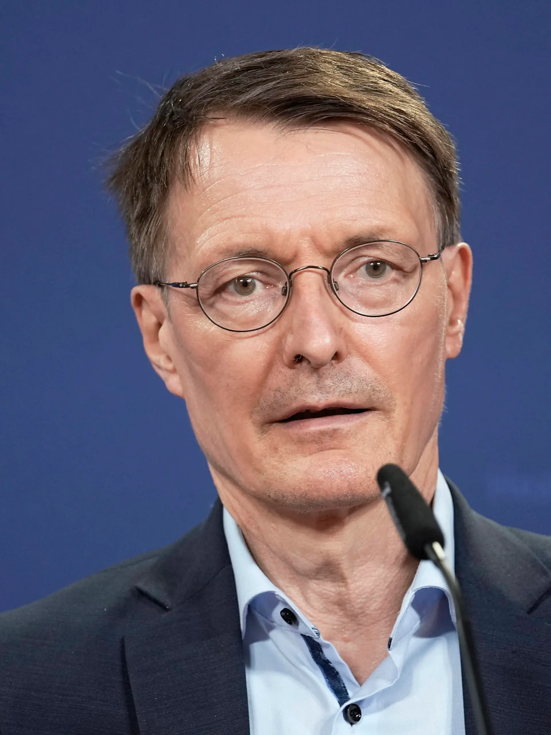  Pressekonferenz zur G7 Gesundheitsministertreffen in Berlin Aktuell,19.05.2022 Berlin, Gesundheitsminister Karl Lauterbach SPD im Portrait bei der Pressekonferenz zum G7 Treffen der Gesundheitsminister im Roten Rathaus in Berlin Berlin Berlin Deutschland *** Press conference on the G7 health ministers meeting in Berlin News,19 05 2022 Berlin, Health Minister Karl Lauterbach SPD in portrait at the press conference on the G7 meeting of health ministers in the Red City Hall in Berlin Berlin Germany