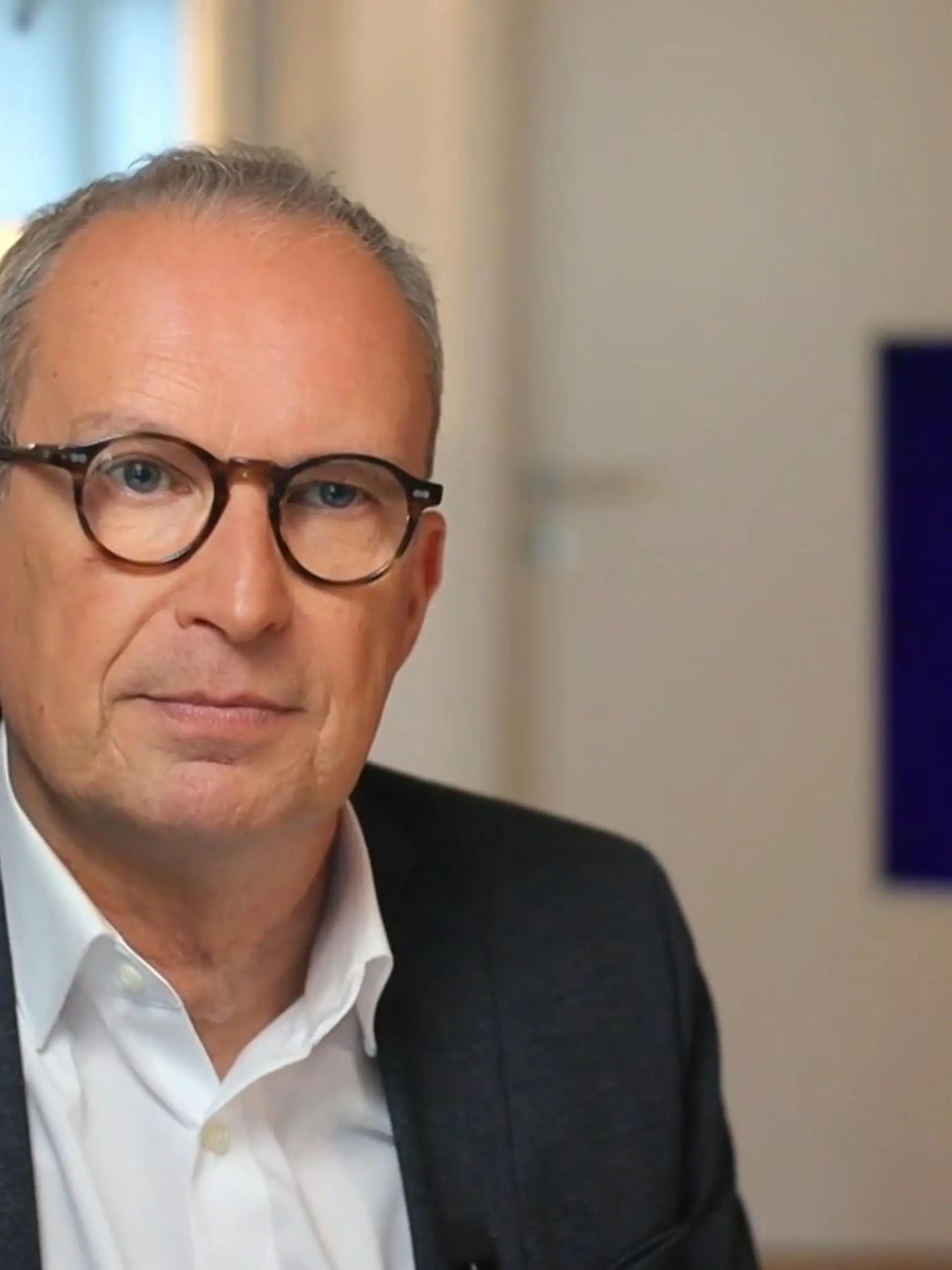 Diese Darmkrebs-Studie macht Hoffnung! Ein Medikament, das bisher bei Gebärmutterkörperkrebs eingesetzt wurde, hat einer neuen Studie zufolge alle Studienteilnehmer von Darmkrebs befreit. Insgesamt 12 Probanden konnten nach einer sechsmonatigen Behandlung mit dem Wirkstoff Dostarlimab geheilt werden.