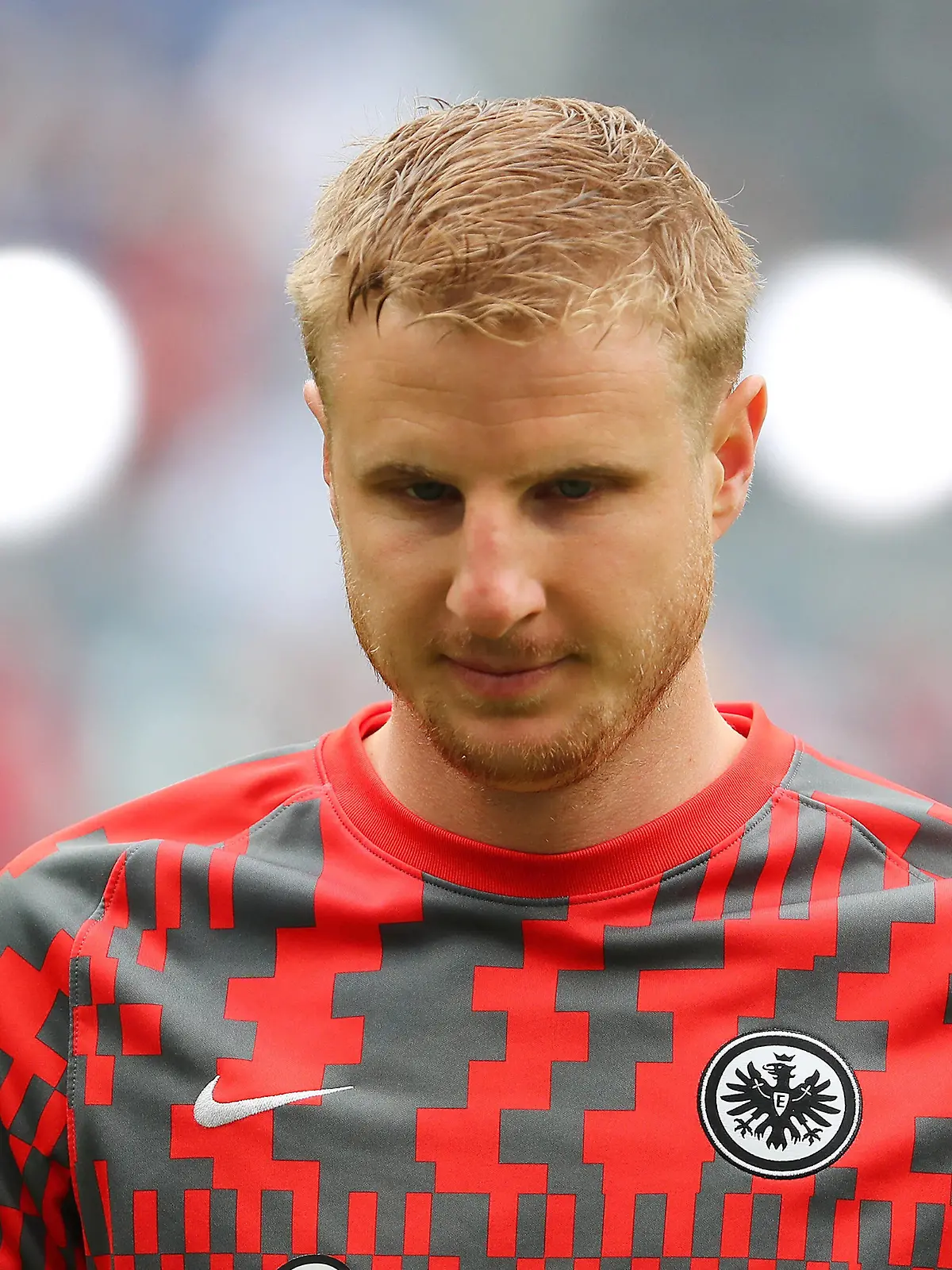  23.04.2022, xtvx, Fussball 1.Bundesliga, Eintracht Frankfurt - TSG Hoffenheim emspor, v.l. warms up, beim Aufwaermen Martin Hinteregger Eintracht Frankfurt DFL/DFB REGULATIONS PROHIBIT ANY USE OF PHOTOGRAPHS as IMAGE SEQUENCES and/or QUASI-VIDEO Frankfurt am Main *** 23 04 2022, xtvx, football 1 Bundesliga, Eintracht Frankfurt TSG Hoffenheim emspor, v l warms up, while warming up Martin Hinteregger Eintracht Frankfurt DFL DFB REGULATES PROHIBIT ANY USE OF PHOTOGRAPHS as IMAGE SEQUENCES and or QUASI VIDEO Frankfurt am Main
