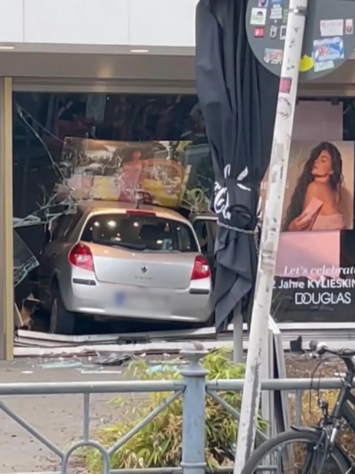 Nach der Amokfahrt in Berlin-Charlottenburg werden nach und nach immer mehr Details über den Täter bekannt. RTL-Reporter haben mit einer Nachbarin von Gor H. in Berlin gesprochen.